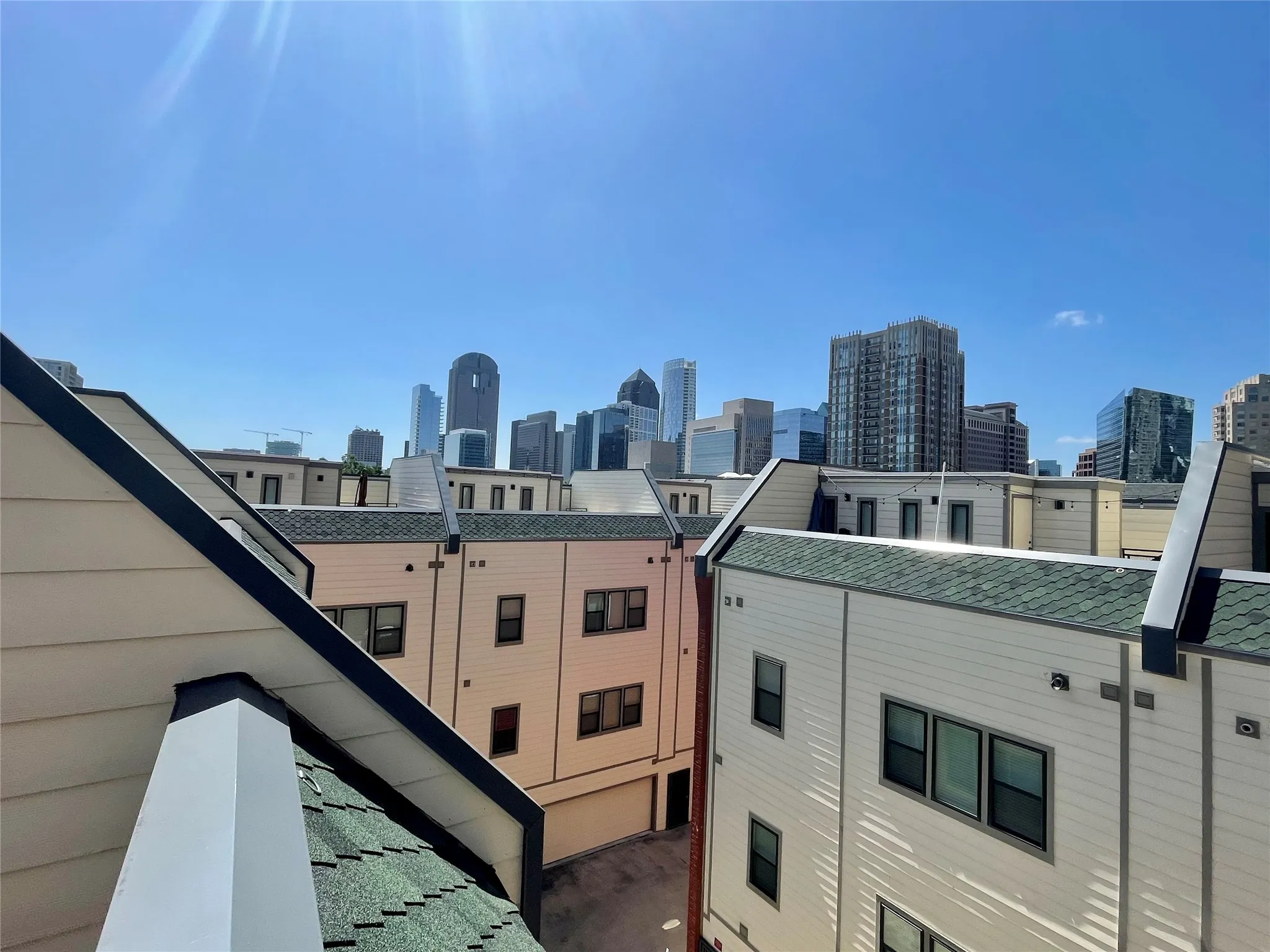 Townhouse For Rent in Dallas County , 2525 State Street 1113, Dallas, Texas 75201, 3 Bedroom, 4 Bathroom, 3 Garage spaces, 2,282 Sqft, built in 2016, mls#21396697, Real Estate Agent in Dallas, Homes For Rent in Dallas county, Homes For Rent in Dallas, Realtor in Dallas Texas, Real Estate Brokerage Independent Realty Texas, Luminita Cordes Realtor