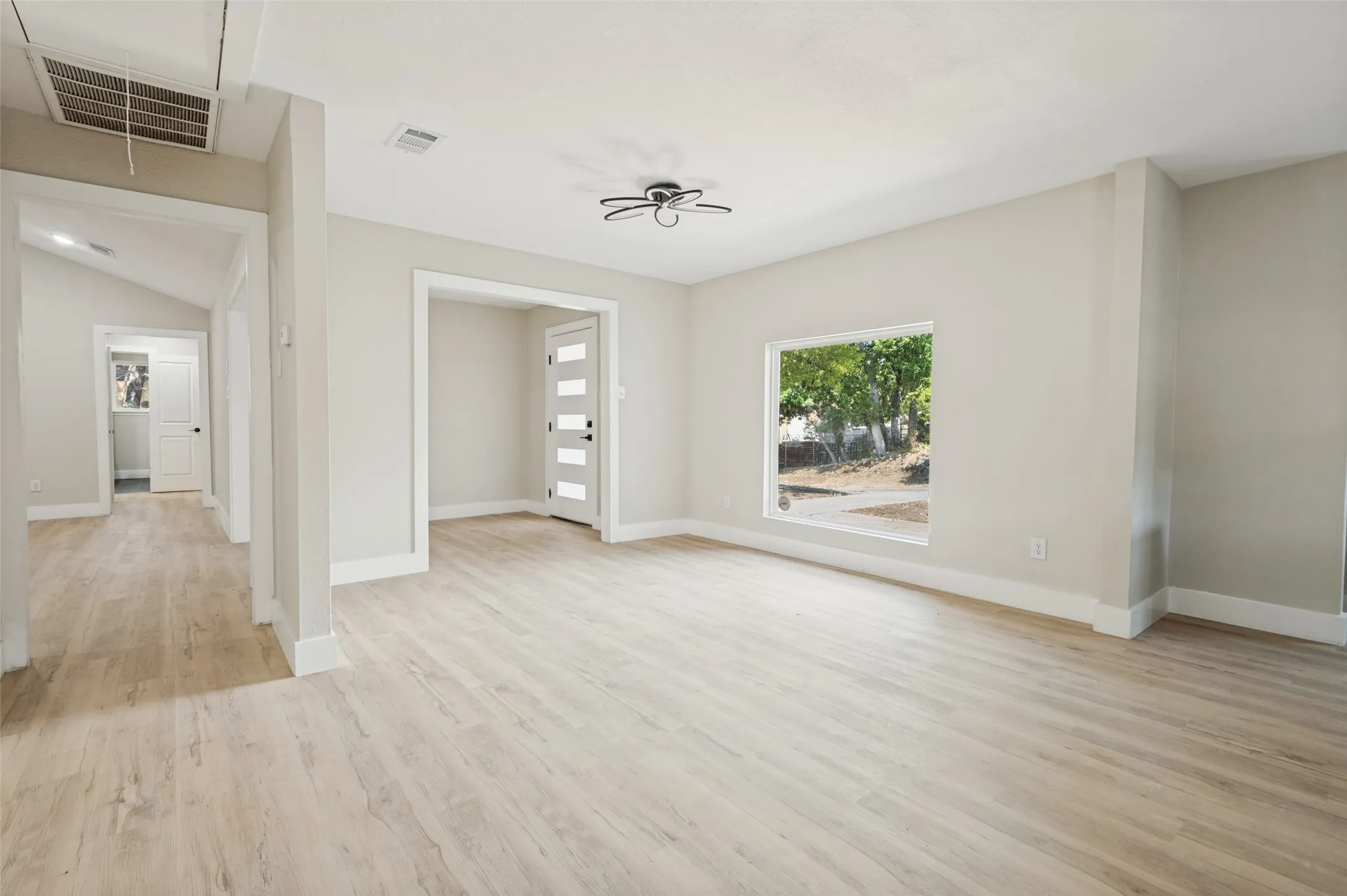 Single Family Residence For Sale in Tarrant County , 5408 Aspen Lane, Fort Worth, Texas 76112, 4 Bedroom, 3 Bathroom, 2 Garage spaces, 2,136 Sqft, built in 1980, mls#21396712, Real Estate Agent in Fort Worth, Homes For Sale in Tarrant county, Homes For Sale in Fort Worth, Realtor in Fort Worth Texas, Real Estate Brokerage Independent Realty Texas, Luminita Cordes Realtor
