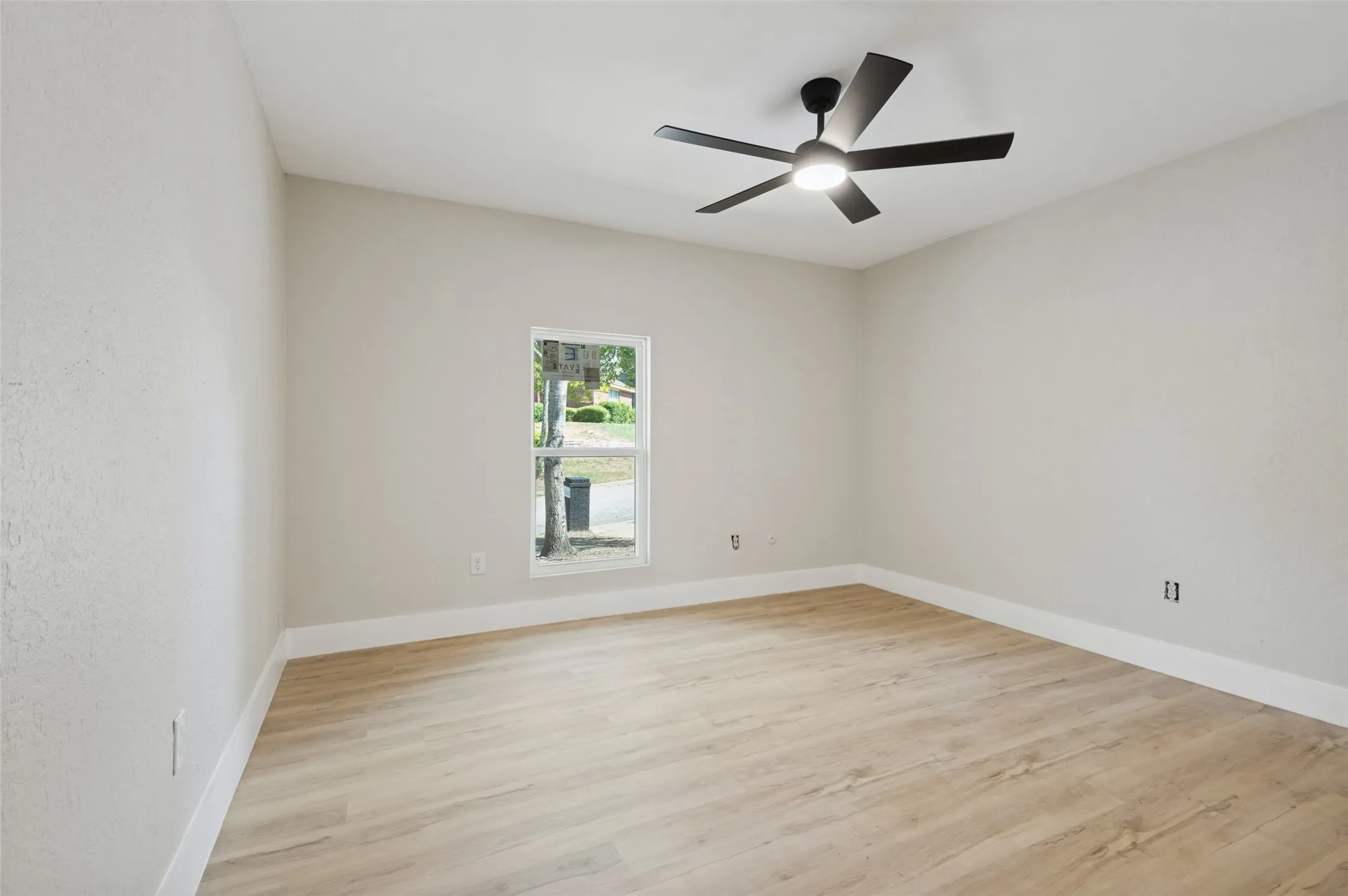 Single Family Residence For Sale in Tarrant County , 5408 Aspen Lane, Fort Worth, Texas 76112, 4 Bedroom, 3 Bathroom, 2 Garage spaces, 2,136 Sqft, built in 1980, mls#21396712, Real Estate Agent in Fort Worth, Homes For Sale in Tarrant county, Homes For Sale in Fort Worth, Realtor in Fort Worth Texas, Real Estate Brokerage Independent Realty Texas, Luminita Cordes Realtor