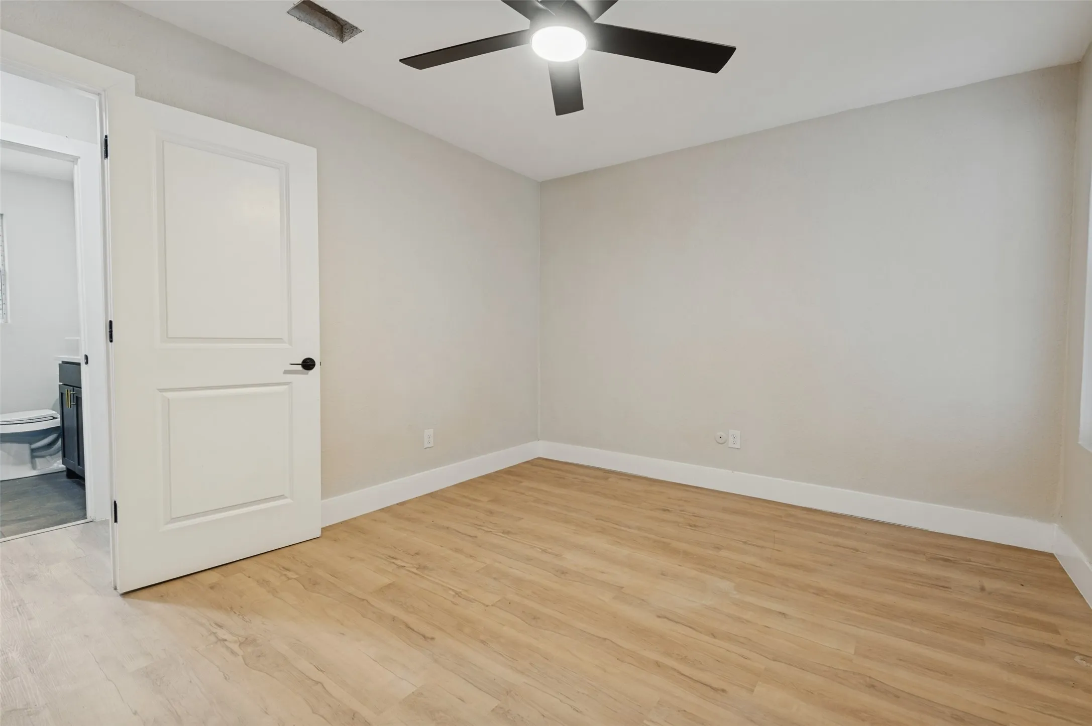 Single Family Residence For Sale in Tarrant County , 5408 Aspen Lane, Fort Worth, Texas 76112, 4 Bedroom, 3 Bathroom, 2 Garage spaces, 2,136 Sqft, built in 1980, mls#21396712, Real Estate Agent in Fort Worth, Homes For Sale in Tarrant county, Homes For Sale in Fort Worth, Realtor in Fort Worth Texas, Real Estate Brokerage Independent Realty Texas, Luminita Cordes Realtor