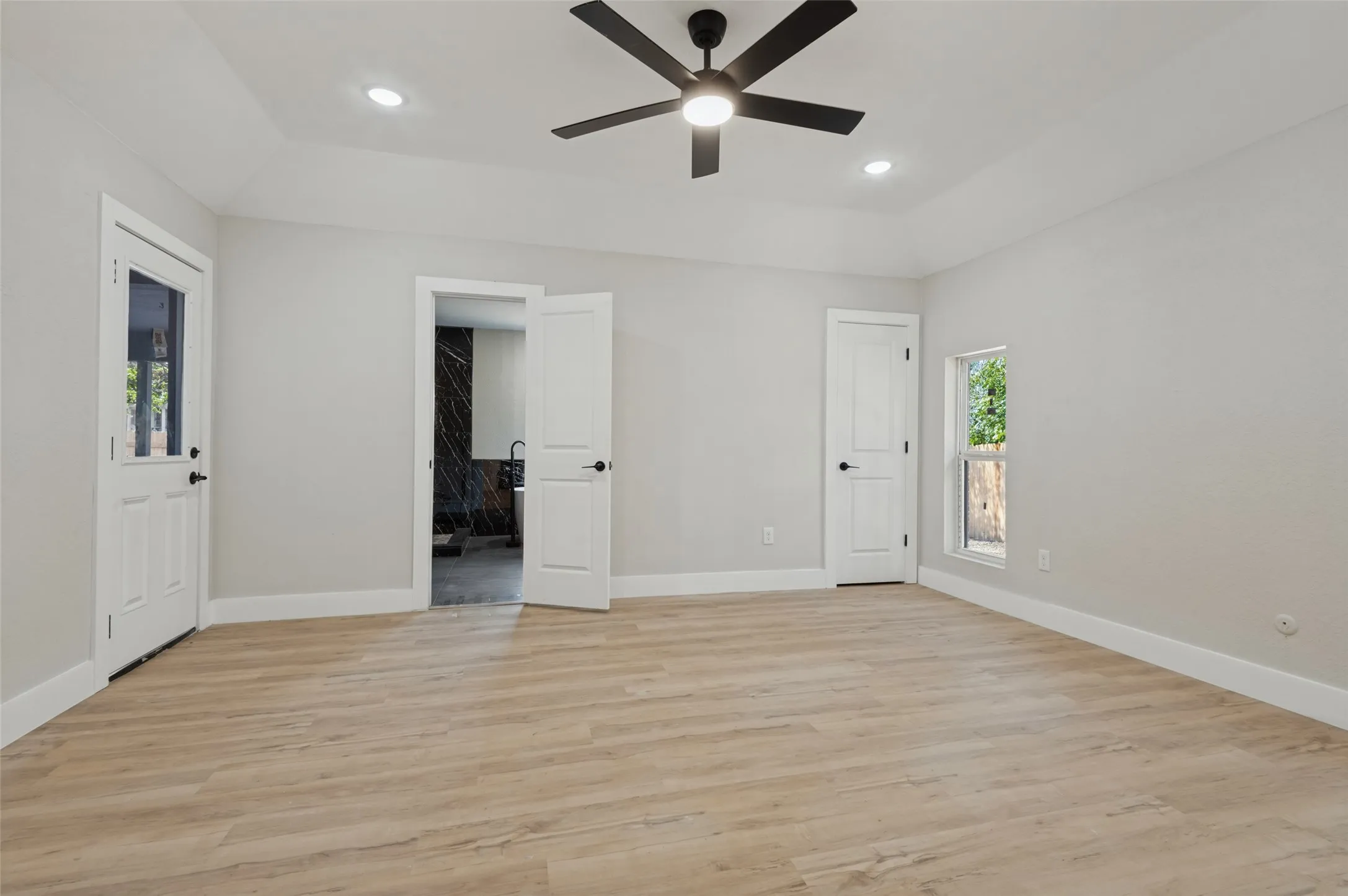 Single Family Residence For Sale in Tarrant County , 5408 Aspen Lane, Fort Worth, Texas 76112, 4 Bedroom, 3 Bathroom, 2 Garage spaces, 2,136 Sqft, built in 1980, mls#21396712, Real Estate Agent in Fort Worth, Homes For Sale in Tarrant county, Homes For Sale in Fort Worth, Realtor in Fort Worth Texas, Real Estate Brokerage Independent Realty Texas, Luminita Cordes Realtor