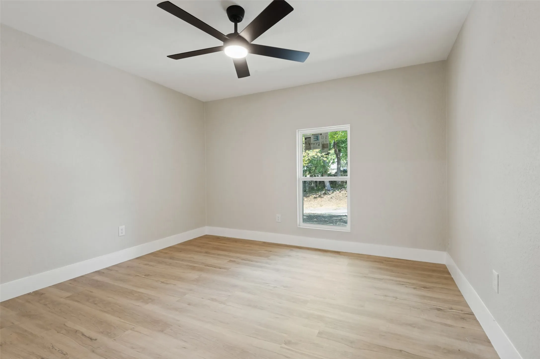 Single Family Residence For Sale in Tarrant County , 5408 Aspen Lane, Fort Worth, Texas 76112, 4 Bedroom, 3 Bathroom, 2 Garage spaces, 2,136 Sqft, built in 1980, mls#21396712, Real Estate Agent in Fort Worth, Homes For Sale in Tarrant county, Homes For Sale in Fort Worth, Realtor in Fort Worth Texas, Real Estate Brokerage Independent Realty Texas, Luminita Cordes Realtor