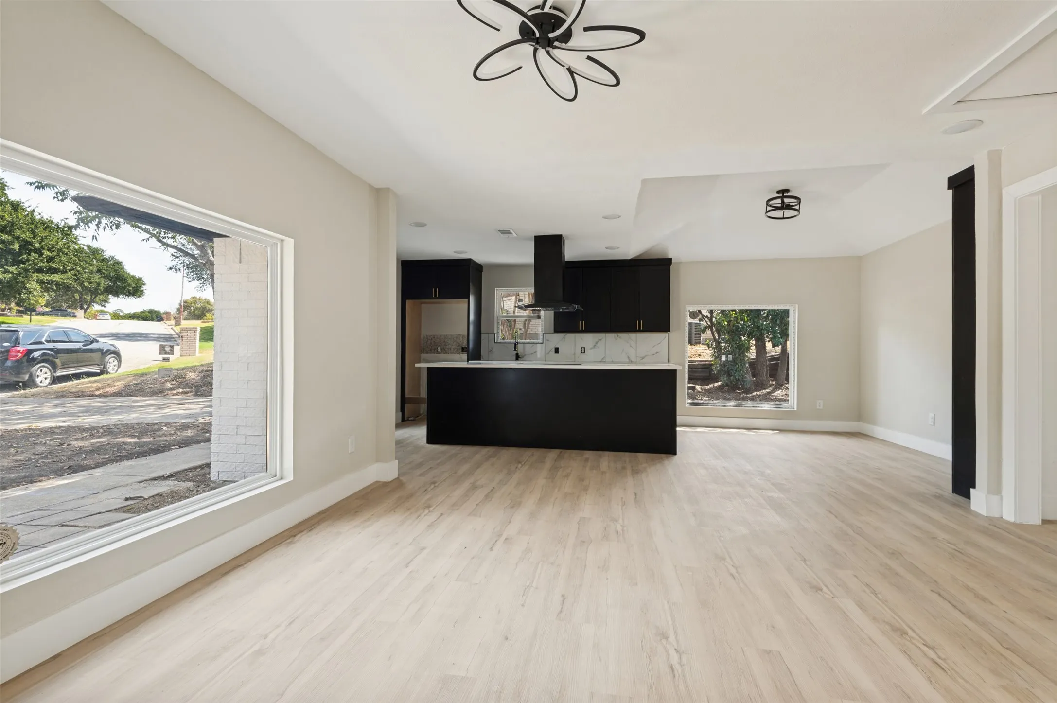 Single Family Residence For Sale in Tarrant County , 5408 Aspen Lane, Fort Worth, Texas 76112, 4 Bedroom, 3 Bathroom, 2 Garage spaces, 2,136 Sqft, built in 1980, mls#21396712, Real Estate Agent in Fort Worth, Homes For Sale in Tarrant county, Homes For Sale in Fort Worth, Realtor in Fort Worth Texas, Real Estate Brokerage Independent Realty Texas, Luminita Cordes Realtor