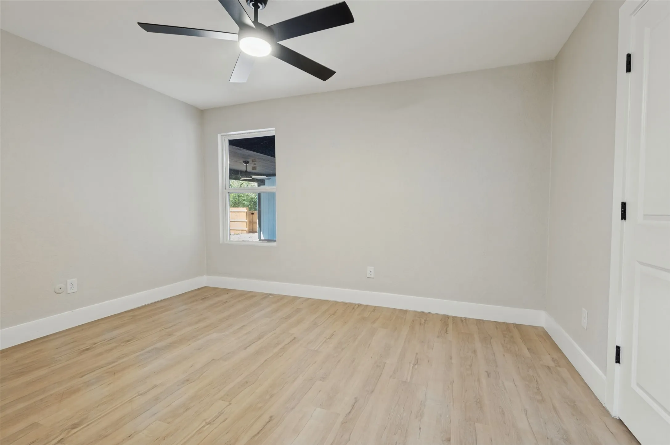 Single Family Residence For Sale in Tarrant County , 5408 Aspen Lane, Fort Worth, Texas 76112, 4 Bedroom, 3 Bathroom, 2 Garage spaces, 2,136 Sqft, built in 1980, mls#21396712, Real Estate Agent in Fort Worth, Homes For Sale in Tarrant county, Homes For Sale in Fort Worth, Realtor in Fort Worth Texas, Real Estate Brokerage Independent Realty Texas, Luminita Cordes Realtor