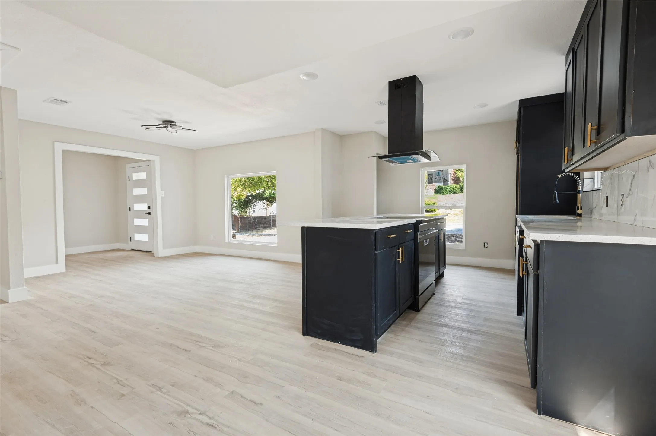 Single Family Residence For Sale in Tarrant County , 5408 Aspen Lane, Fort Worth, Texas 76112, 4 Bedroom, 3 Bathroom, 2 Garage spaces, 2,136 Sqft, built in 1980, mls#21396712, Real Estate Agent in Fort Worth, Homes For Sale in Tarrant county, Homes For Sale in Fort Worth, Realtor in Fort Worth Texas, Real Estate Brokerage Independent Realty Texas, Luminita Cordes Realtor