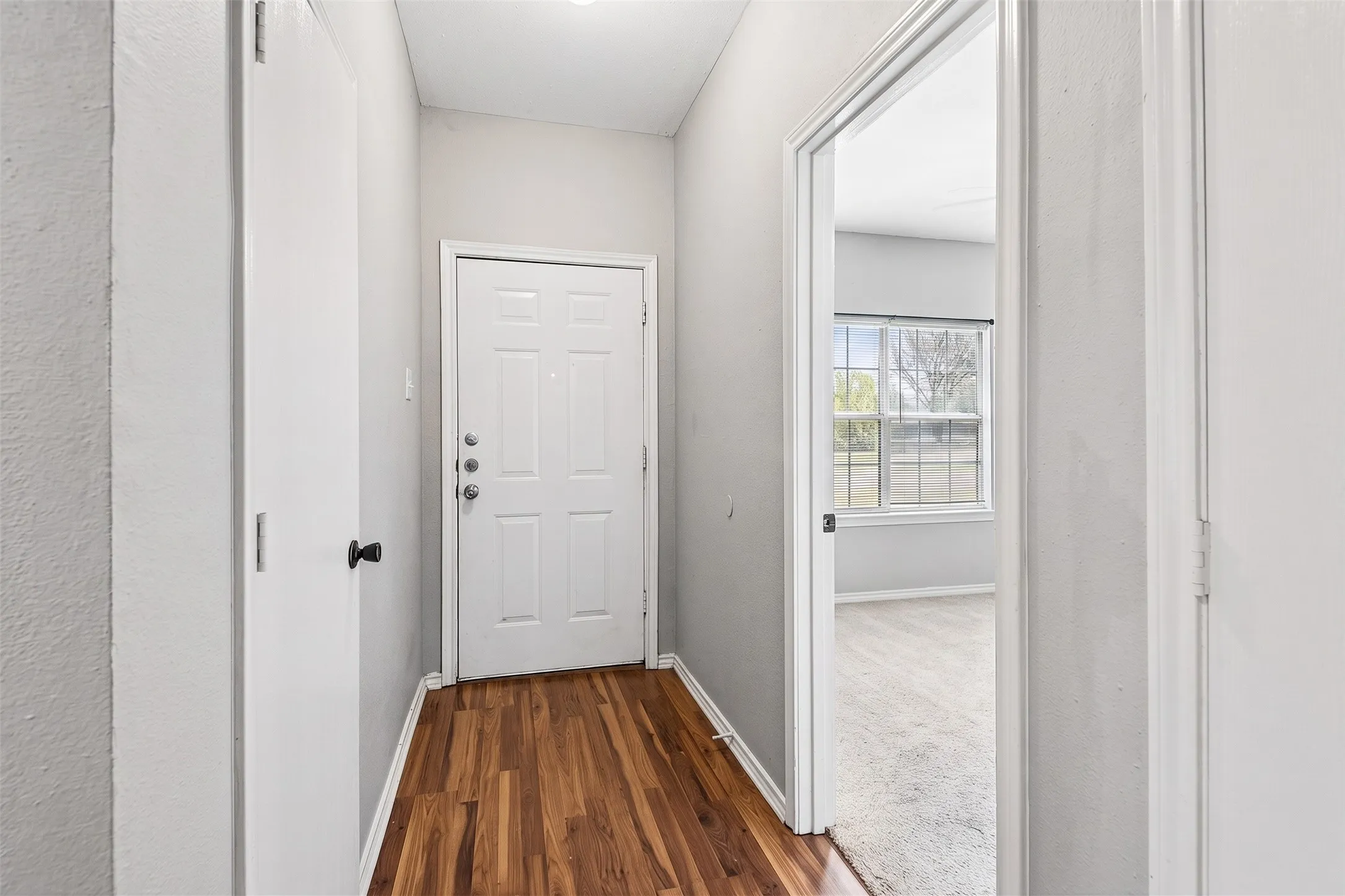 Welcoming entry features wood-look laminate flooring and convenient access to the home's main living spaces. | 5933 Robinwood