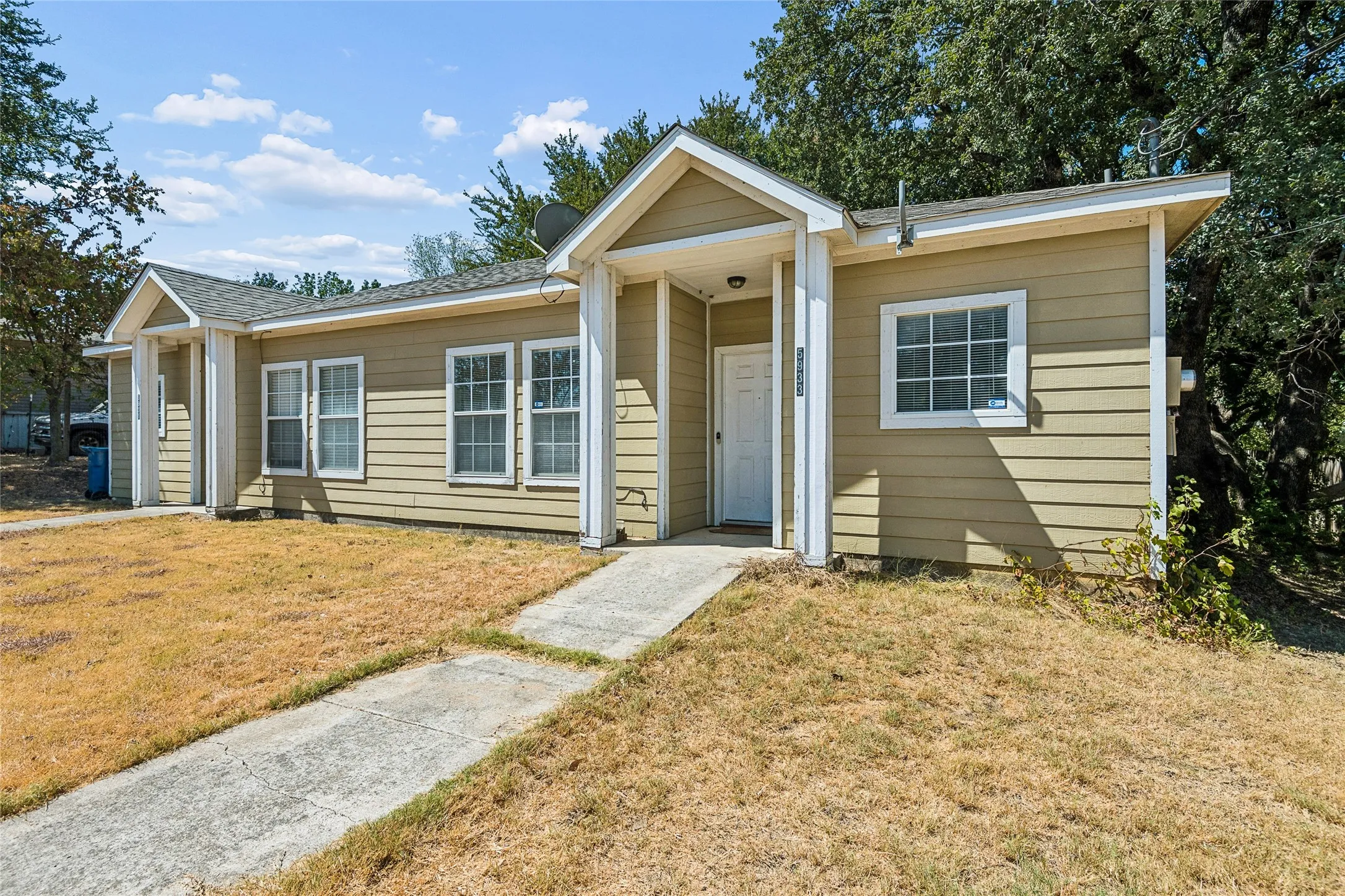 Duplex For Sale in Denton County , 5931-5933 Robinwood Lane, Little Elm, Texas 75068, 4 Bedroom, 2 Bathroom, Garage spaces, 1,700 Sqft, built in 2003, mls#21389816, Real Estate Agent in Little Elm, Homes For Sale in Denton county, Homes For Sale in Little Elm, Realtor in Little Elm Texas, Real Estate Brokerage Independent Realty Texas, Luminita Cordes Realtor
