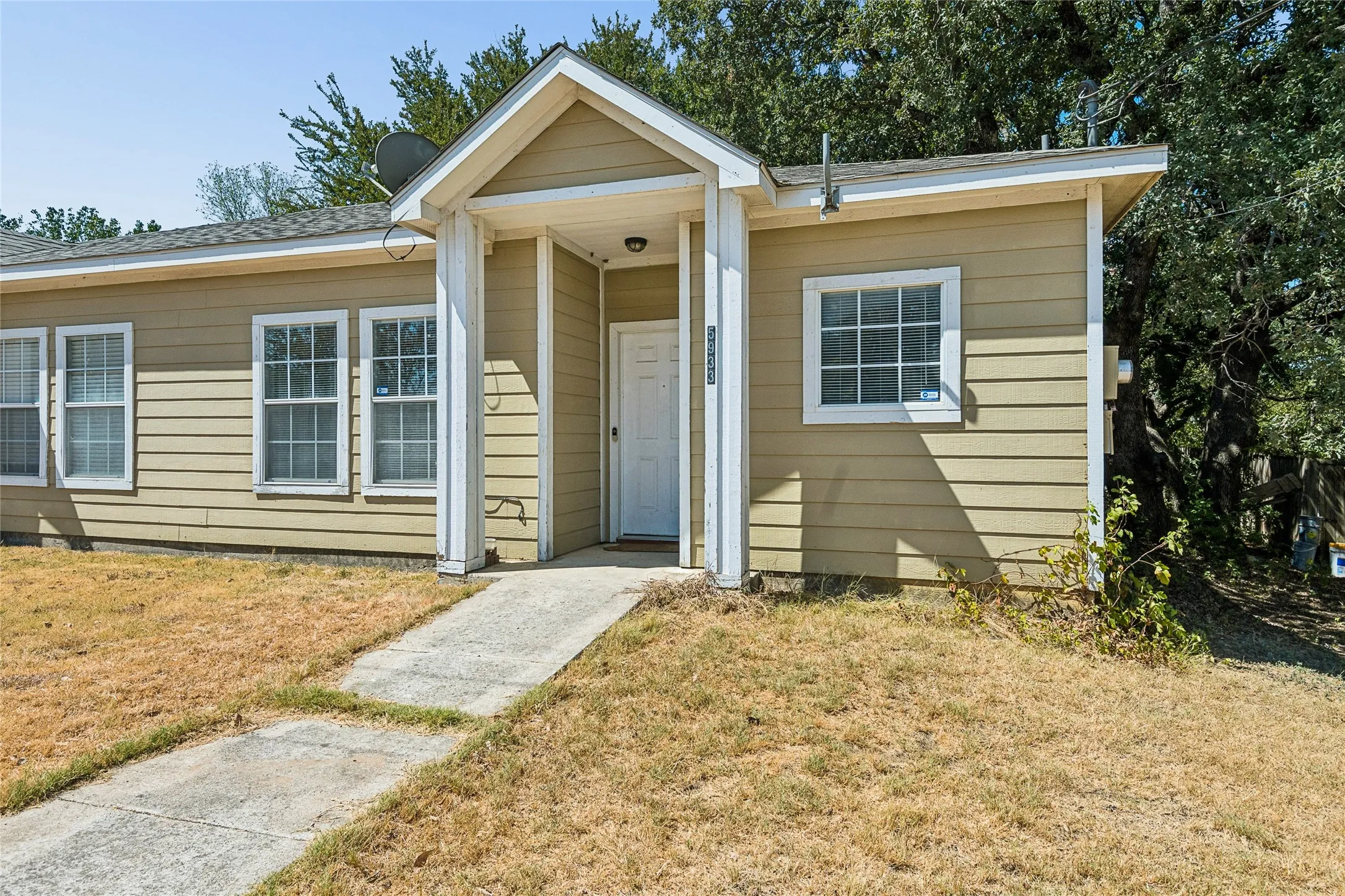 Private front entrance provides a clear transition to the second 2-bedroom residence within this Little Elm duplex. | 5933 Robinwood