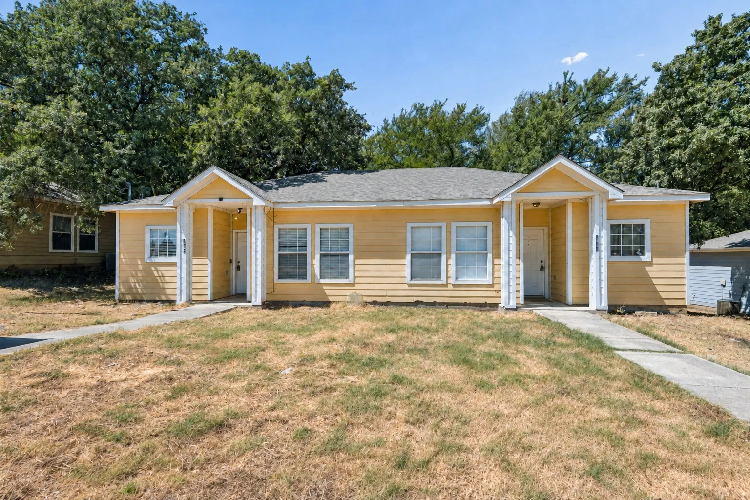 Duplex For Sale in Denton County , 5959-5961 Robinwood Lane, Little Elm, Texas 75068, 4 Bedroom, 2 Bathroom, Garage spaces, 1,700 Sqft, built in 2003, mls#21389819, Real Estate Agent in Little Elm, Homes For Sale in Denton county, Homes For Sale in Little Elm, Realtor in Little Elm Texas, Real Estate Brokerage Independent Realty Texas, Luminita Cordes Realtor