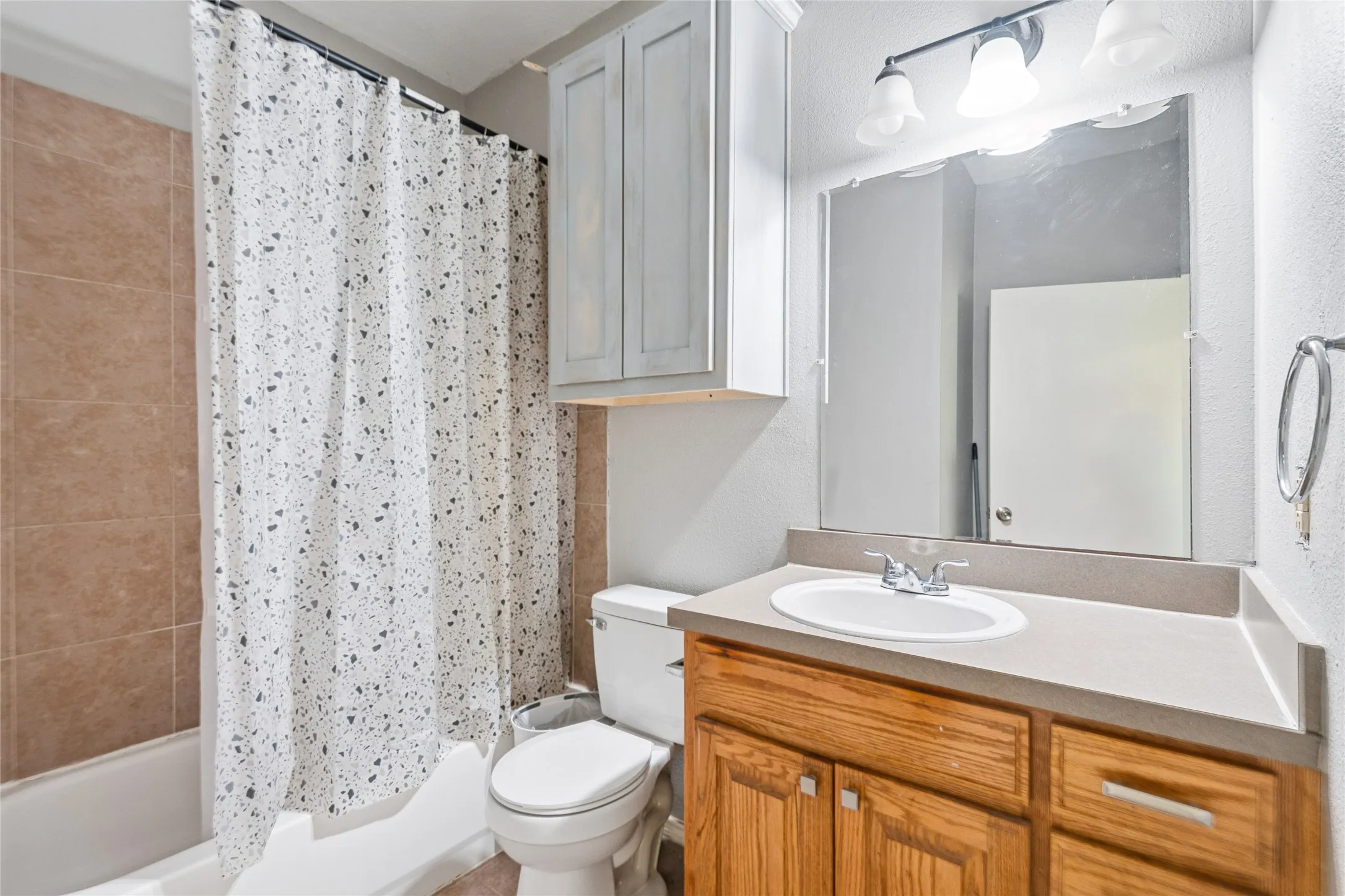 The bathroom has ceramic tile flooring and a tub-shower combination. | 5959 Robinwood