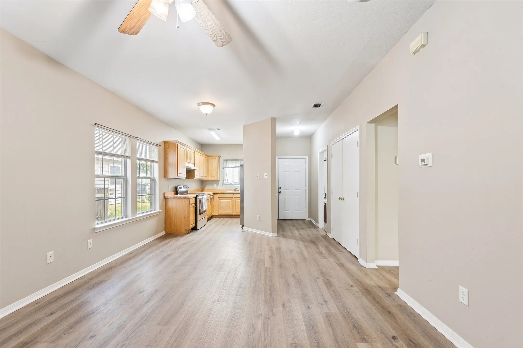 Multiple windows allow for light and bright living, dining and kitchen areas. | 5961 Robinwood