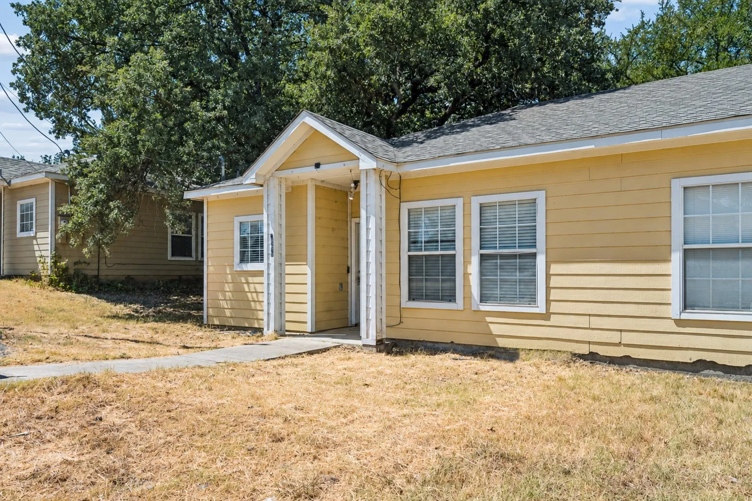 Entry of 5959 Robinwood Lane.