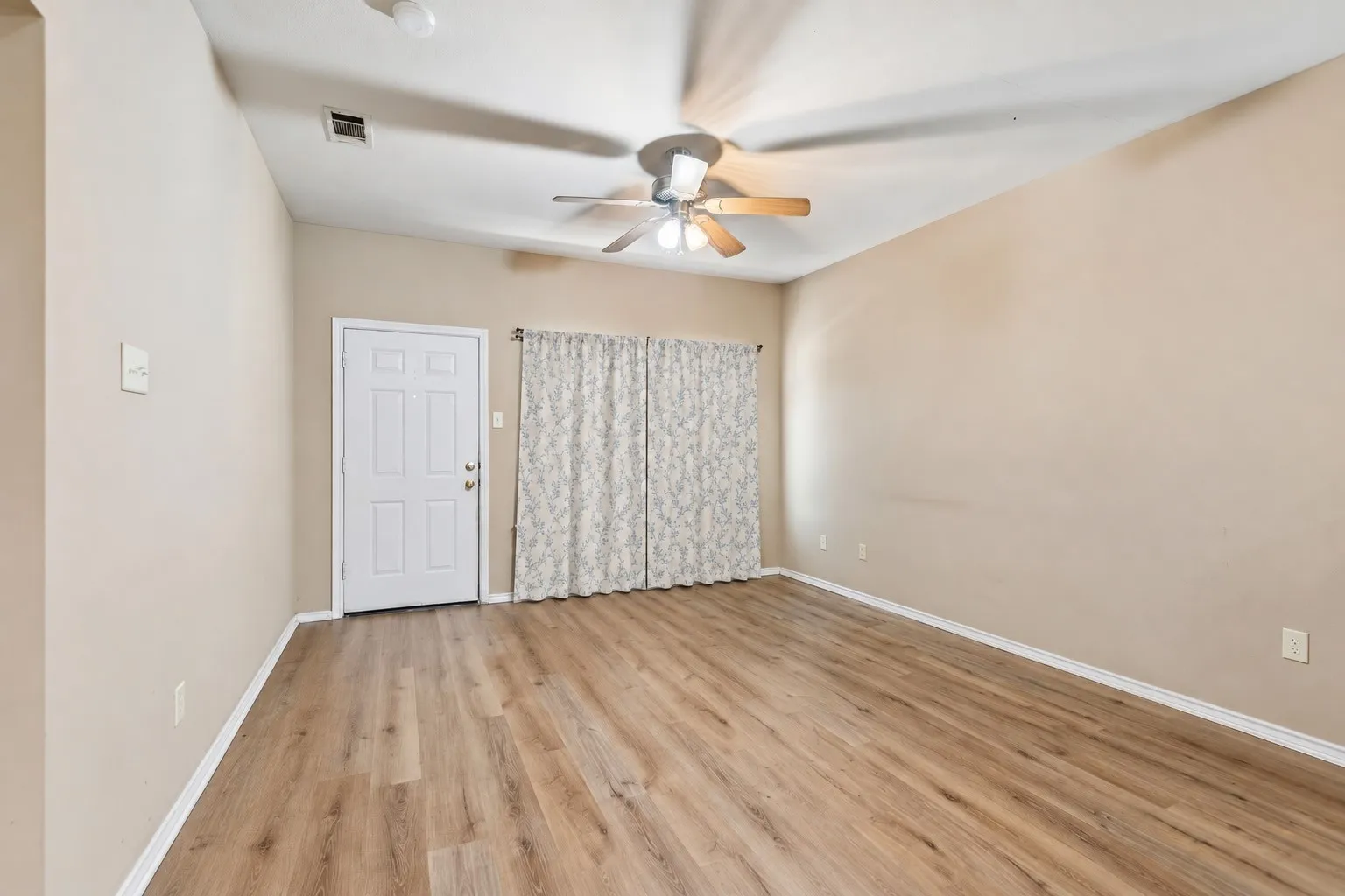 Neutral paint creates a versatile backdrop, while a ceiling fan adds everyday comfort. | 5961 Robinwood
