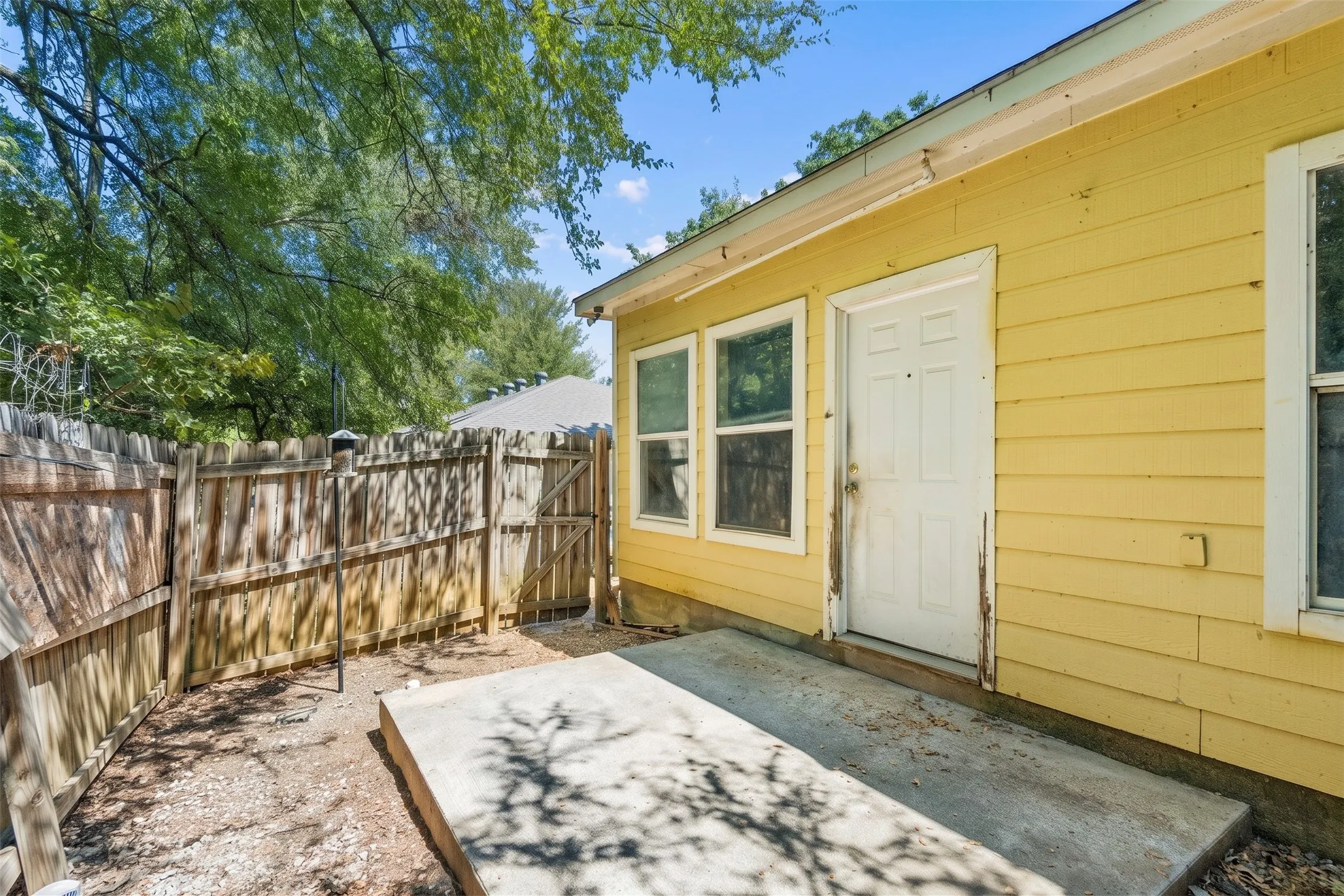 Fenced backyard with extended concrete patio. | 5961 Robinwood