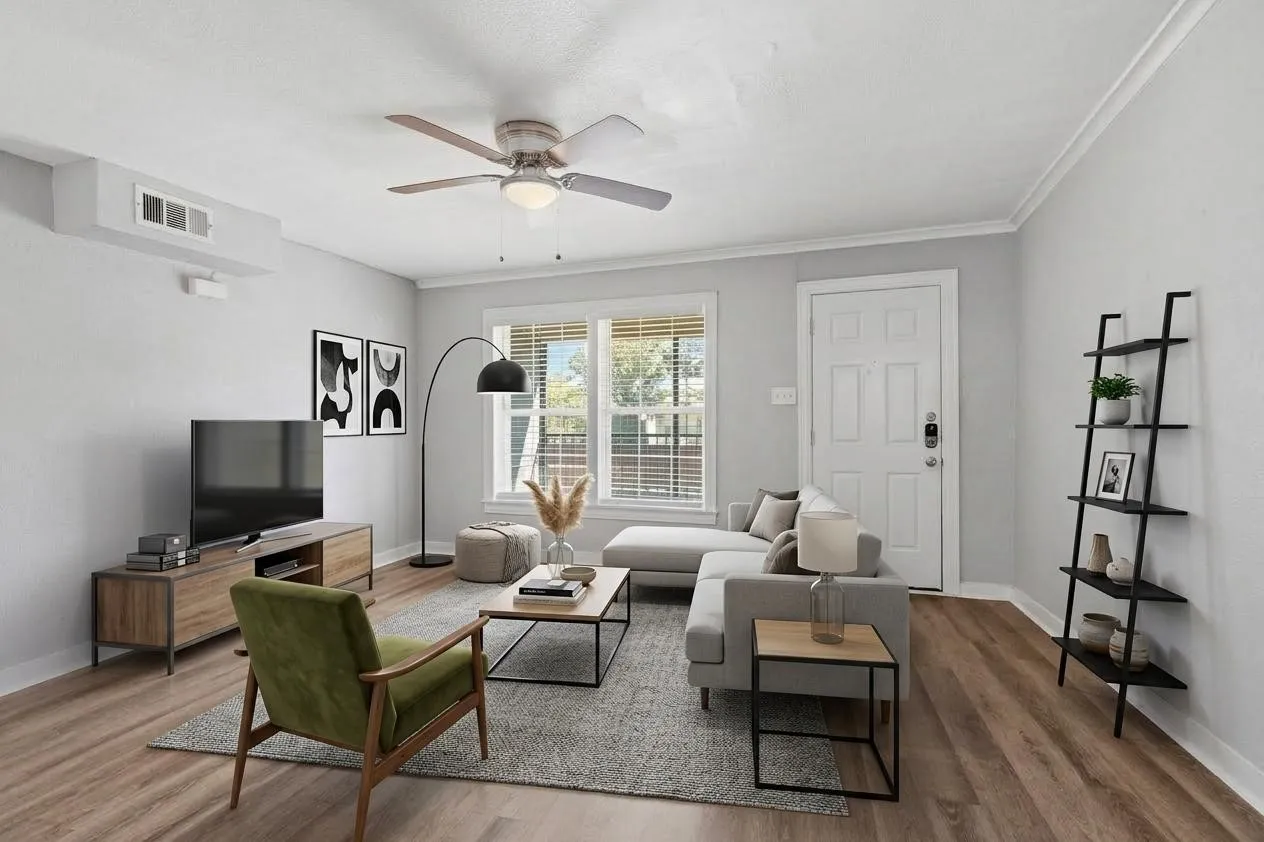 Single Family Residence For Sale in Collin County , 403 E Standifer Street, Mc Kinney, Texas 75069, 5 Bedroom, 3 Bathroom, 1 Garage spaces, 2,275 Sqft, built in 1960, mls#21385711, Real Estate Agent in Mc Kinney, Homes For Sale in Collin county, Homes For Sale in Mc Kinney, Realtor in Mc Kinney Texas, Real Estate Brokerage Independent Realty Texas, Luminita Cordes Realtor