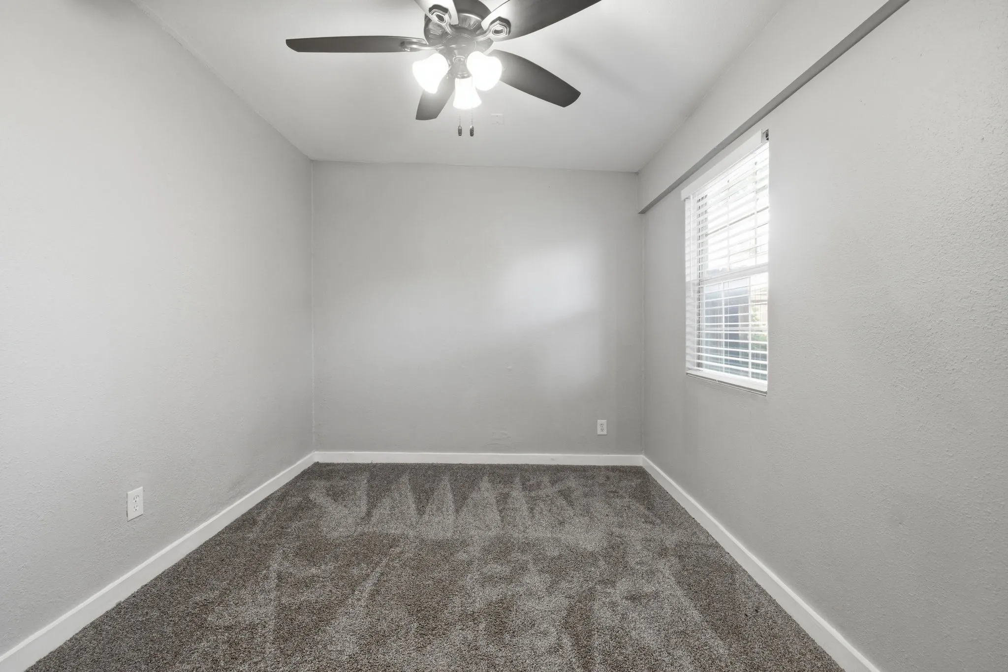 Single Family Residence For Sale in Collin County , 403 E Standifer Street, Mc Kinney, Texas 75069, 5 Bedroom, 3 Bathroom, 1 Garage spaces, 2,275 Sqft, built in 1960, mls#21385711, Real Estate Agent in Mc Kinney, Homes For Sale in Collin county, Homes For Sale in Mc Kinney, Realtor in Mc Kinney Texas, Real Estate Brokerage Independent Realty Texas, Luminita Cordes Realtor