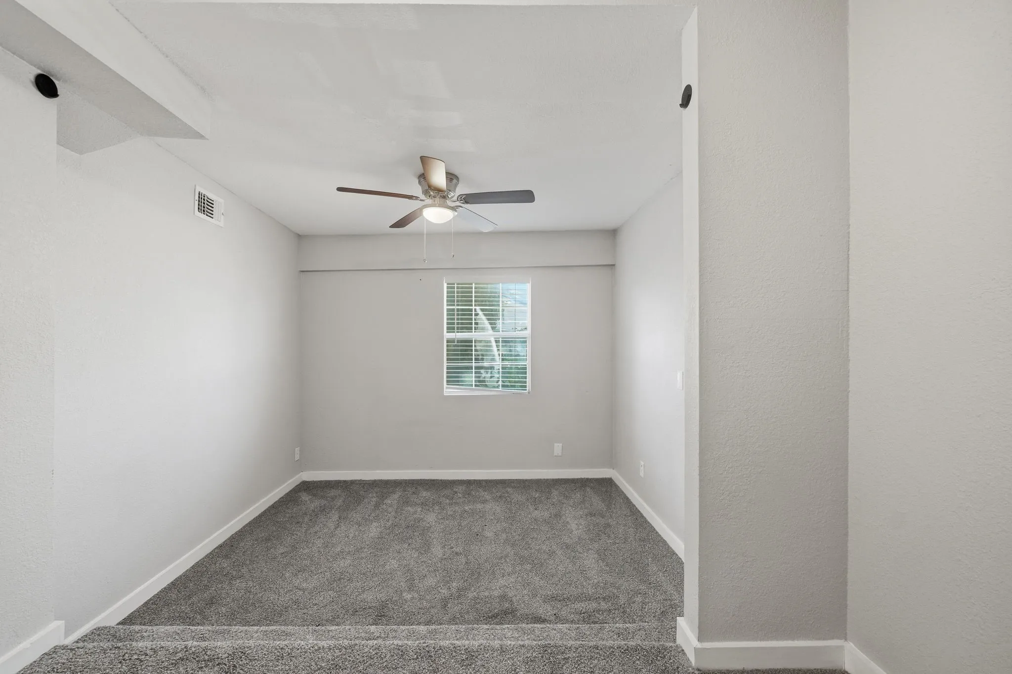 Single Family Residence For Sale in Collin County , 403 E Standifer Street, Mc Kinney, Texas 75069, 5 Bedroom, 3 Bathroom, 1 Garage spaces, 2,275 Sqft, built in 1960, mls#21385711, Real Estate Agent in Mc Kinney, Homes For Sale in Collin county, Homes For Sale in Mc Kinney, Realtor in Mc Kinney Texas, Real Estate Brokerage Independent Realty Texas, Luminita Cordes Realtor