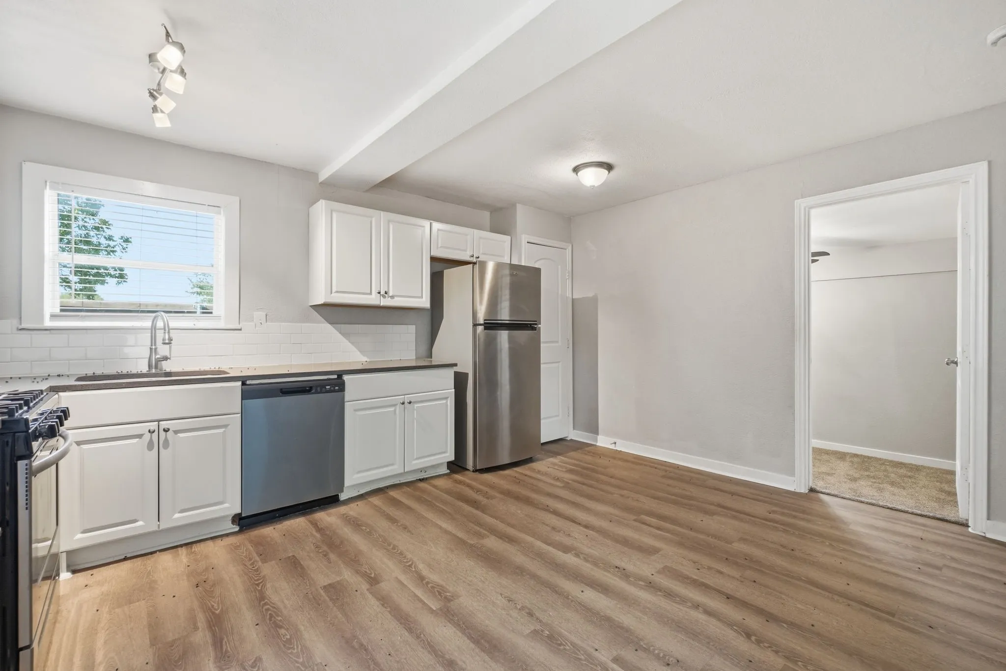 Single Family Residence For Sale in Collin County , 403 E Standifer Street, Mc Kinney, Texas 75069, 5 Bedroom, 3 Bathroom, 1 Garage spaces, 2,275 Sqft, built in 1960, mls#21385711, Real Estate Agent in Mc Kinney, Homes For Sale in Collin county, Homes For Sale in Mc Kinney, Realtor in Mc Kinney Texas, Real Estate Brokerage Independent Realty Texas, Luminita Cordes Realtor