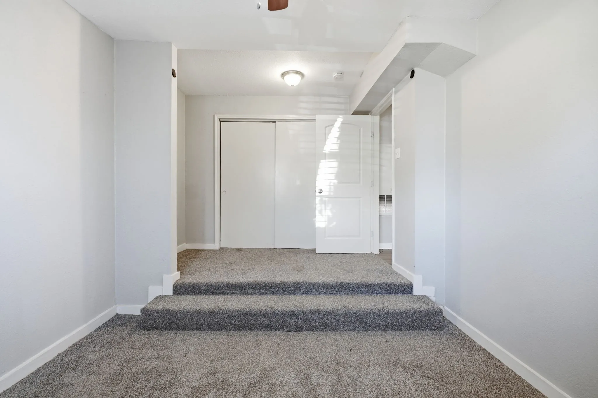Single Family Residence For Sale in Collin County , 403 E Standifer Street, Mc Kinney, Texas 75069, 5 Bedroom, 3 Bathroom, 1 Garage spaces, 2,275 Sqft, built in 1960, mls#21385711, Real Estate Agent in Mc Kinney, Homes For Sale in Collin county, Homes For Sale in Mc Kinney, Realtor in Mc Kinney Texas, Real Estate Brokerage Independent Realty Texas, Luminita Cordes Realtor