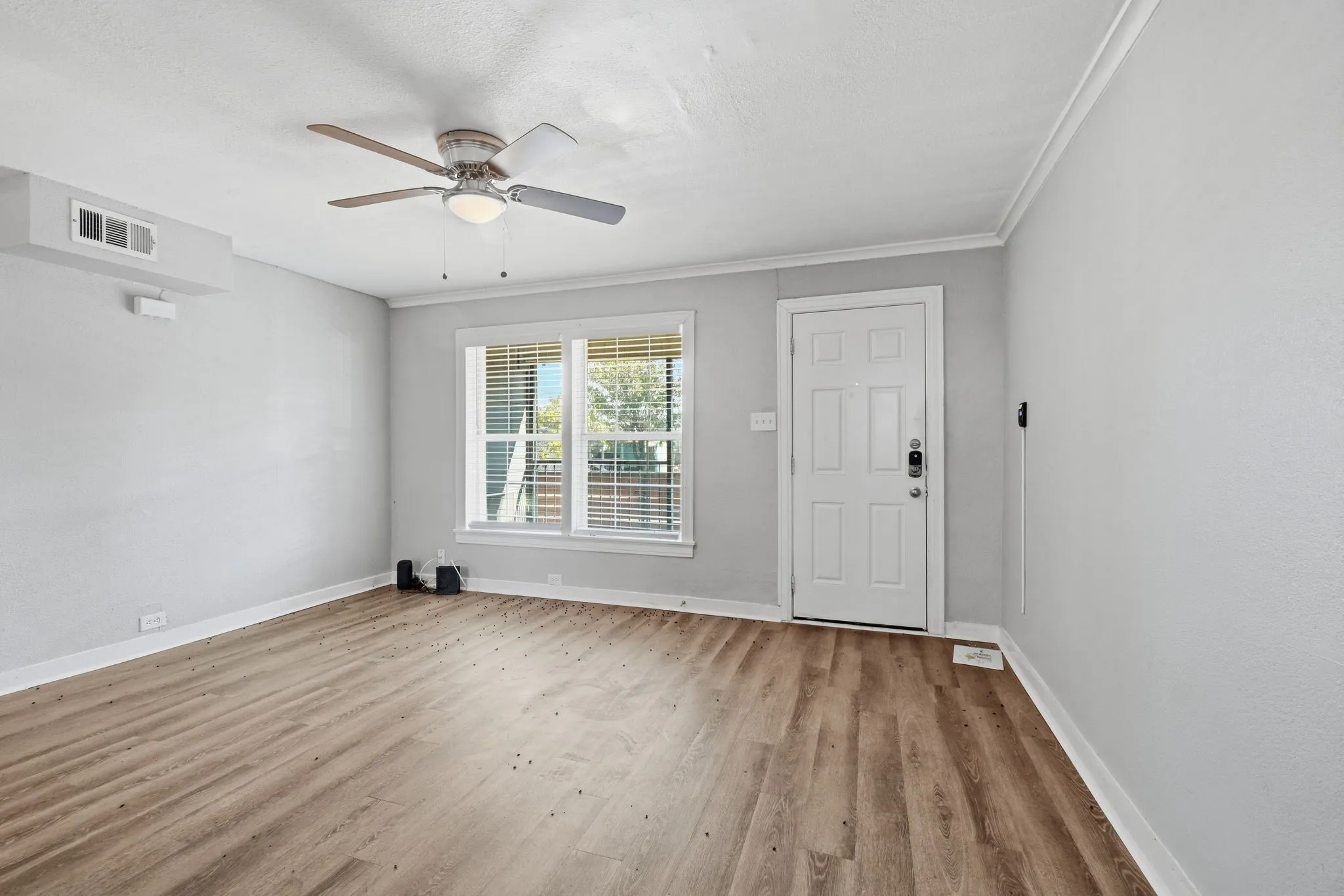 Single Family Residence For Sale in Collin County , 403 E Standifer Street, Mc Kinney, Texas 75069, 5 Bedroom, 3 Bathroom, 1 Garage spaces, 2,275 Sqft, built in 1960, mls#21385711, Real Estate Agent in Mc Kinney, Homes For Sale in Collin county, Homes For Sale in Mc Kinney, Realtor in Mc Kinney Texas, Real Estate Brokerage Independent Realty Texas, Luminita Cordes Realtor