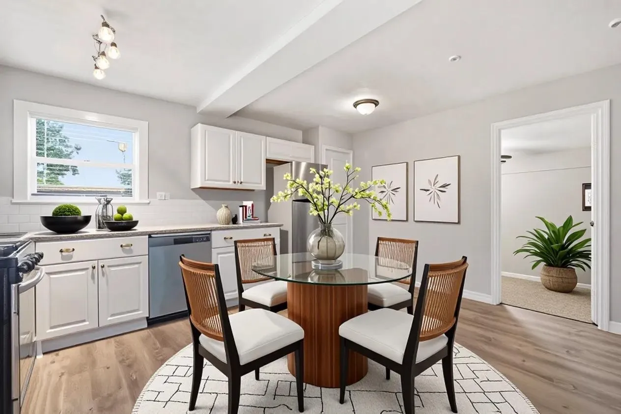 Single Family Residence For Sale in Collin County , 403 E Standifer Street, Mc Kinney, Texas 75069, 5 Bedroom, 3 Bathroom, 1 Garage spaces, 2,275 Sqft, built in 1960, mls#21385711, Real Estate Agent in Mc Kinney, Homes For Sale in Collin county, Homes For Sale in Mc Kinney, Realtor in Mc Kinney Texas, Real Estate Brokerage Independent Realty Texas, Luminita Cordes Realtor