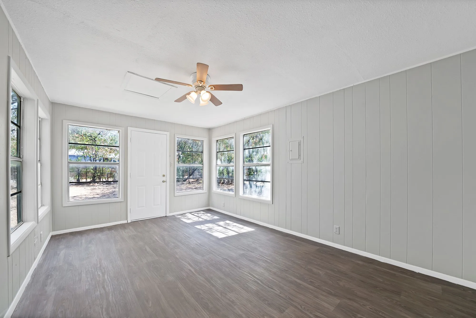 Single Family Residence For Rent in Tarrant County , 2305 8th Avenue, Fort Worth, Texas 76110, 3 Bedroom, 1 Bathroom, 1 Garage spaces, 1,156 Sqft, built in 1955, mls#21393964, Real Estate Agent in Fort Worth, Homes For Rent in Tarrant county, Homes For Rent in Fort Worth, Realtor in Fort Worth Texas, Real Estate Brokerage Independent Realty Texas, Luminita Cordes Realtor