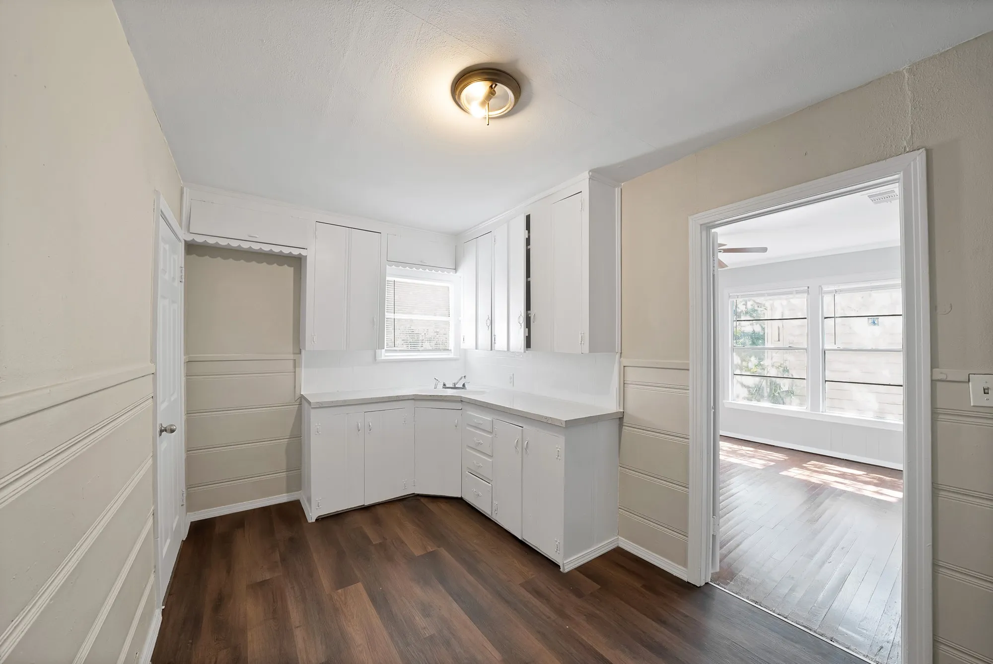 Single Family Residence For Rent in Tarrant County , 2305 8th Avenue, Fort Worth, Texas 76110, 3 Bedroom, 1 Bathroom, 1 Garage spaces, 1,156 Sqft, built in 1955, mls#21393964, Real Estate Agent in Fort Worth, Homes For Rent in Tarrant county, Homes For Rent in Fort Worth, Realtor in Fort Worth Texas, Real Estate Brokerage Independent Realty Texas, Luminita Cordes Realtor