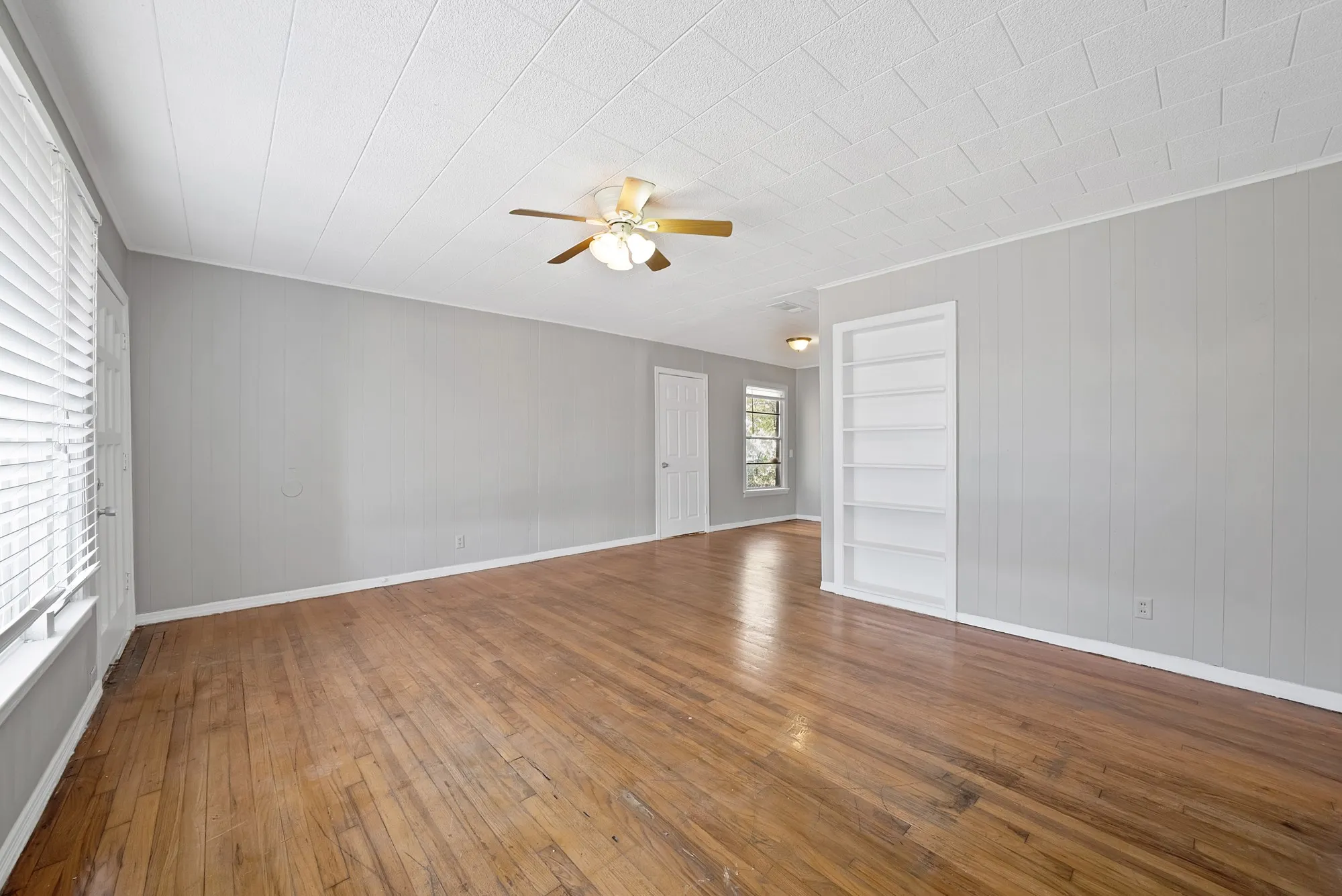 Single Family Residence For Rent in Tarrant County , 2305 8th Avenue, Fort Worth, Texas 76110, 3 Bedroom, 1 Bathroom, 1 Garage spaces, 1,156 Sqft, built in 1955, mls#21393964, Real Estate Agent in Fort Worth, Homes For Rent in Tarrant county, Homes For Rent in Fort Worth, Realtor in Fort Worth Texas, Real Estate Brokerage Independent Realty Texas, Luminita Cordes Realtor