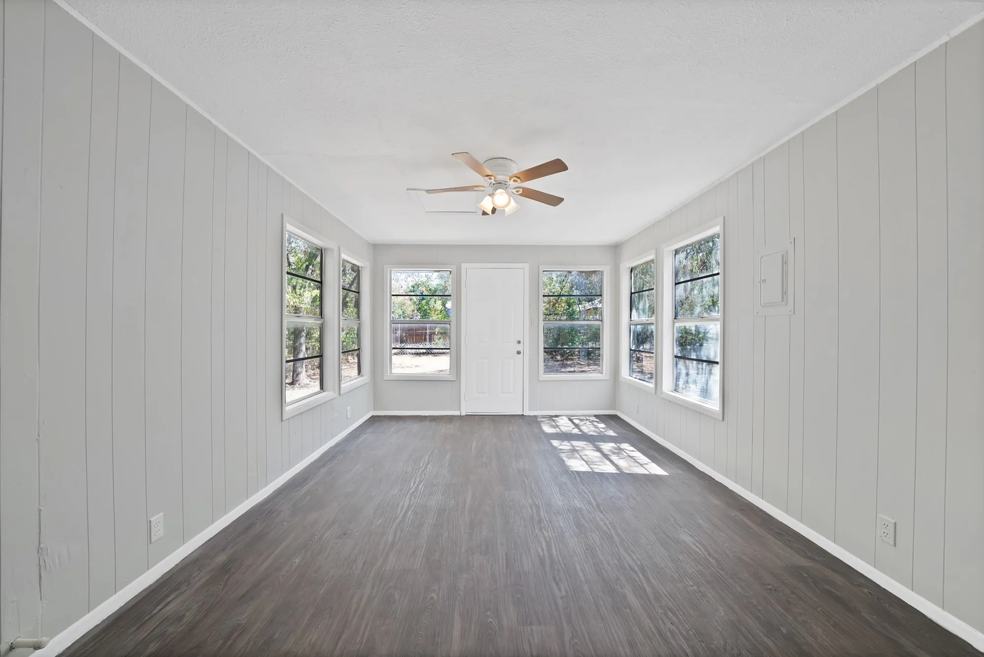 Single Family Residence For Rent in Tarrant County , 2305 8th Avenue, Fort Worth, Texas 76110, 3 Bedroom, 1 Bathroom, 1 Garage spaces, 1,156 Sqft, built in 1955, mls#21393964, Real Estate Agent in Fort Worth, Homes For Rent in Tarrant county, Homes For Rent in Fort Worth, Realtor in Fort Worth Texas, Real Estate Brokerage Independent Realty Texas, Luminita Cordes Realtor