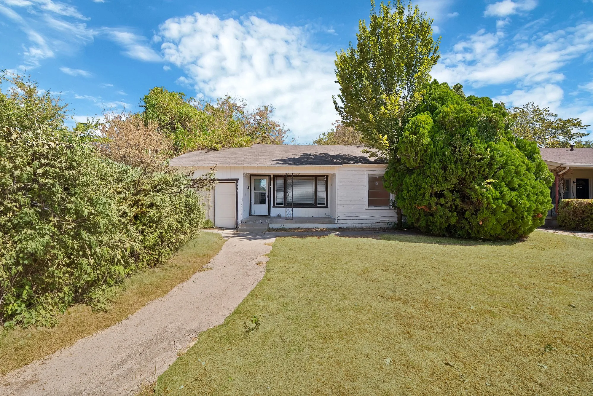 Single Family Residence For Rent in Tarrant County , 2305 8th Avenue, Fort Worth, Texas 76110, 3 Bedroom, 1 Bathroom, 1 Garage spaces, 1,156 Sqft, built in 1955, mls#21393964, Real Estate Agent in Fort Worth, Homes For Rent in Tarrant county, Homes For Rent in Fort Worth, Realtor in Fort Worth Texas, Real Estate Brokerage Independent Realty Texas, Luminita Cordes Realtor