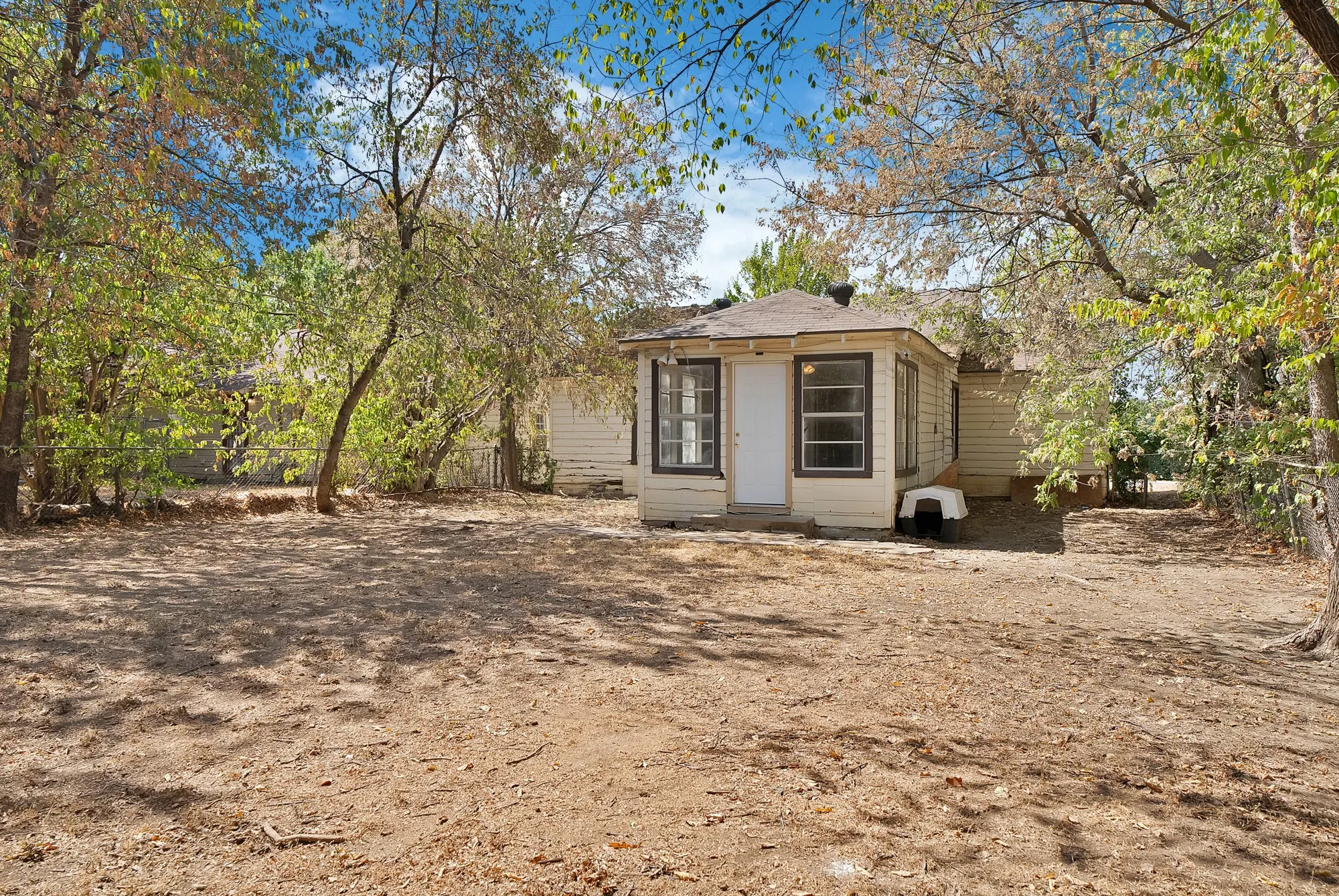 Single Family Residence For Rent in Tarrant County , 2305 8th Avenue, Fort Worth, Texas 76110, 3 Bedroom, 1 Bathroom, 1 Garage spaces, 1,156 Sqft, built in 1955, mls#21393964, Real Estate Agent in Fort Worth, Homes For Rent in Tarrant county, Homes For Rent in Fort Worth, Realtor in Fort Worth Texas, Real Estate Brokerage Independent Realty Texas, Luminita Cordes Realtor