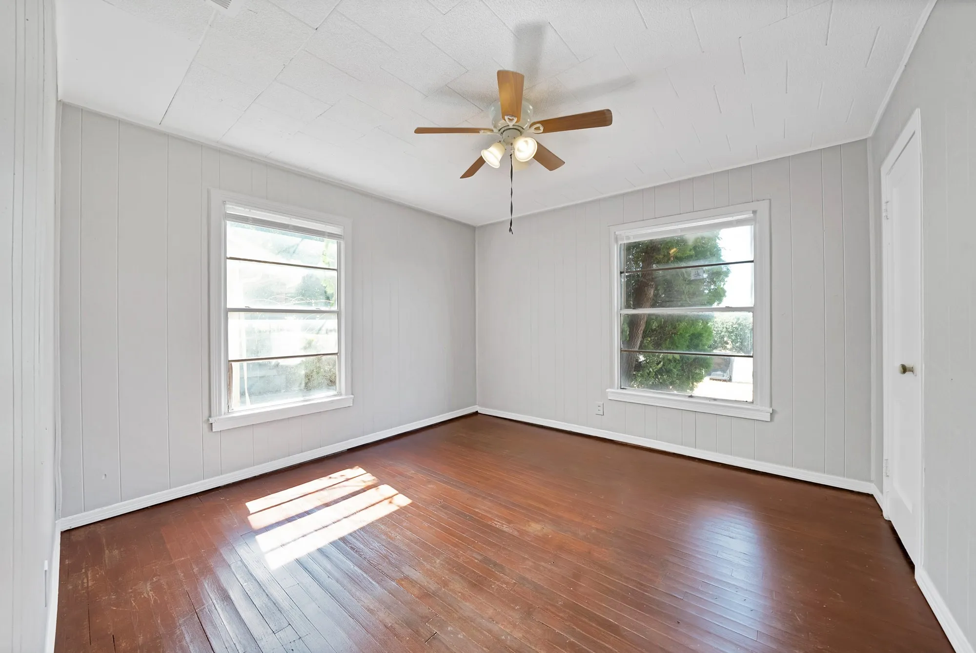 Single Family Residence For Rent in Tarrant County , 2305 8th Avenue, Fort Worth, Texas 76110, 3 Bedroom, 1 Bathroom, 1 Garage spaces, 1,156 Sqft, built in 1955, mls#21393964, Real Estate Agent in Fort Worth, Homes For Rent in Tarrant county, Homes For Rent in Fort Worth, Realtor in Fort Worth Texas, Real Estate Brokerage Independent Realty Texas, Luminita Cordes Realtor