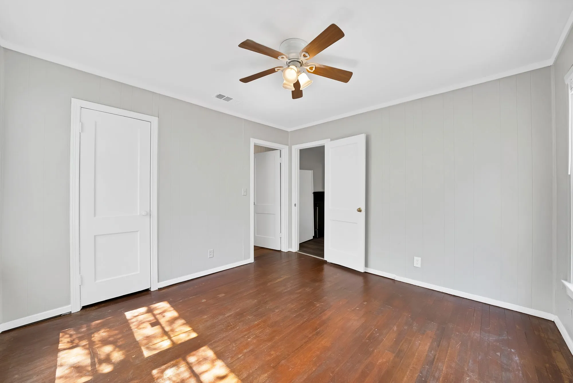Single Family Residence For Rent in Tarrant County , 2305 8th Avenue, Fort Worth, Texas 76110, 3 Bedroom, 1 Bathroom, 1 Garage spaces, 1,156 Sqft, built in 1955, mls#21393964, Real Estate Agent in Fort Worth, Homes For Rent in Tarrant county, Homes For Rent in Fort Worth, Realtor in Fort Worth Texas, Real Estate Brokerage Independent Realty Texas, Luminita Cordes Realtor