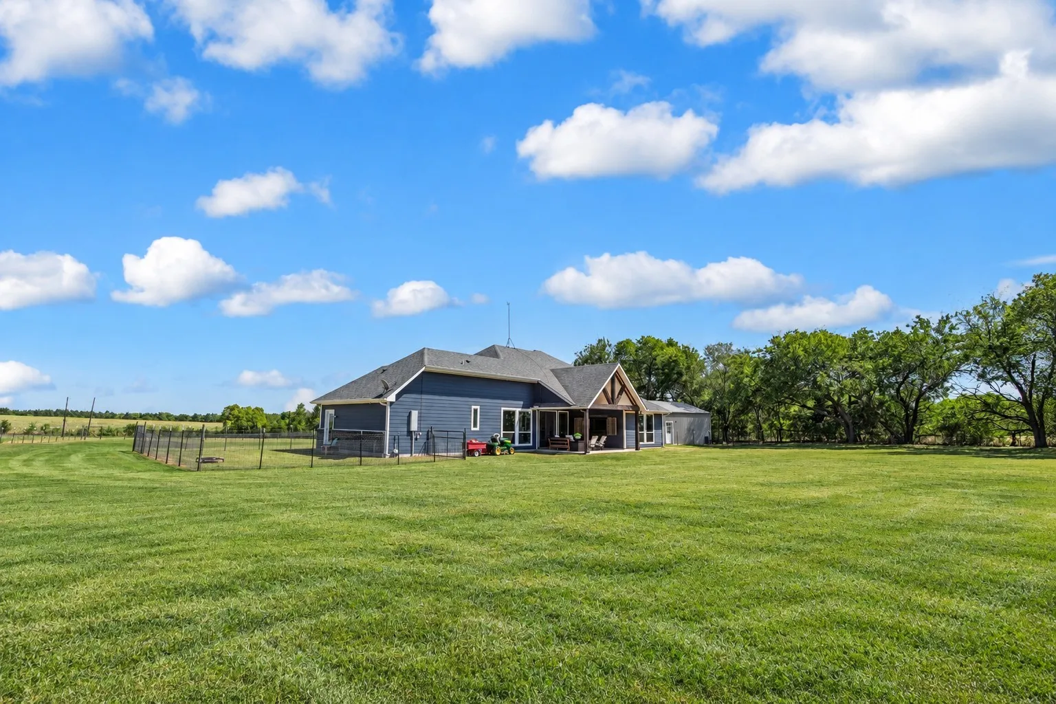 Single Family Residence For Sale in Grayson County , 475 Massey Road, Gunter, Texas 75058, 3 Bedroom, 3 Bathroom, 1 Garage spaces, 2,610 Sqft, built in 2021, mls#21395936, Real Estate Agent in Gunter, Homes For Sale in Grayson county, Homes For Sale in Gunter, Realtor in Gunter Texas, Real Estate Brokerage Independent Realty Texas, Luminita Cordes Realtor