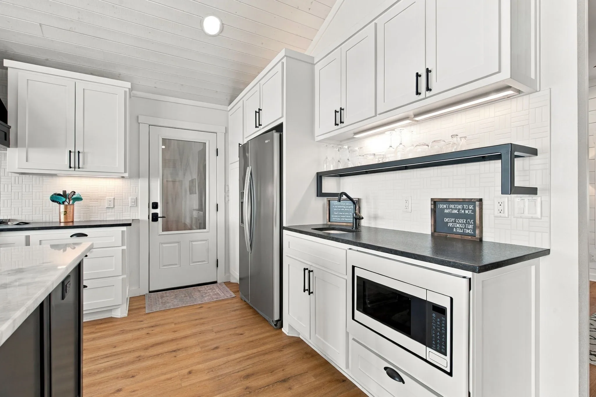 Single Family Residence For Sale in Hood County , 4210 Bar Harbor Court, Granbury, Texas 76049, 3 Bedroom, 2 Bathroom, 2 Garage spaces, 2,028 Sqft, built in 1988, mls#21381739, Real Estate Agent in Granbury, Homes For Sale in Hood county, Homes For Sale in Granbury, Realtor in Granbury Texas, Real Estate Brokerage Independent Realty Texas, Luminita Cordes Realtor