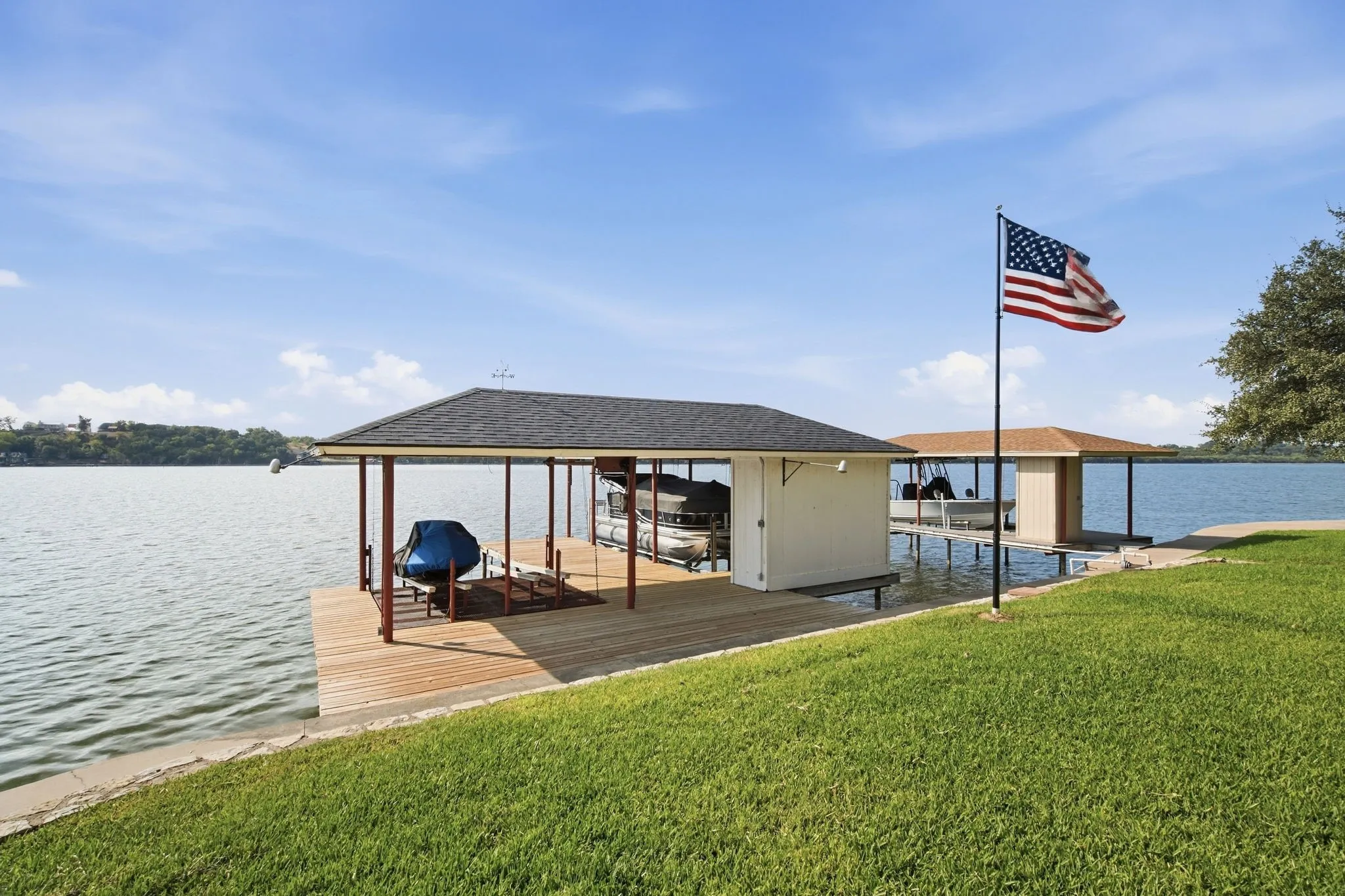 Single Family Residence For Sale in Hood County , 4210 Bar Harbor Court, Granbury, Texas 76049, 3 Bedroom, 2 Bathroom, 2 Garage spaces, 2,028 Sqft, built in 1988, mls#21381739, Real Estate Agent in Granbury, Homes For Sale in Hood county, Homes For Sale in Granbury, Realtor in Granbury Texas, Real Estate Brokerage Independent Realty Texas, Luminita Cordes Realtor