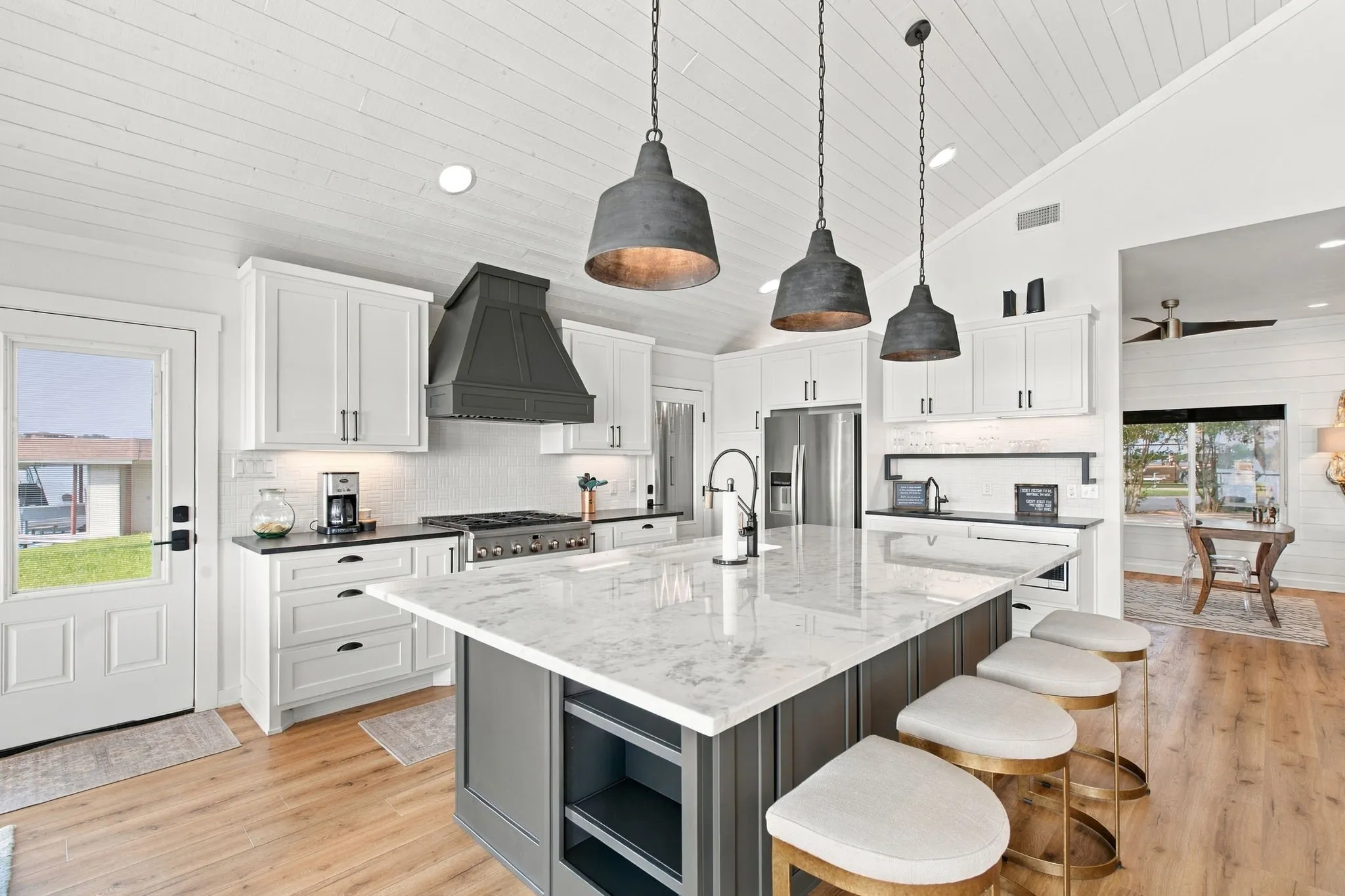 Single Family Residence For Sale in Hood County , 4210 Bar Harbor Court, Granbury, Texas 76049, 3 Bedroom, 2 Bathroom, 2 Garage spaces, 2,028 Sqft, built in 1988, mls#21381739, Real Estate Agent in Granbury, Homes For Sale in Hood county, Homes For Sale in Granbury, Realtor in Granbury Texas, Real Estate Brokerage Independent Realty Texas, Luminita Cordes Realtor