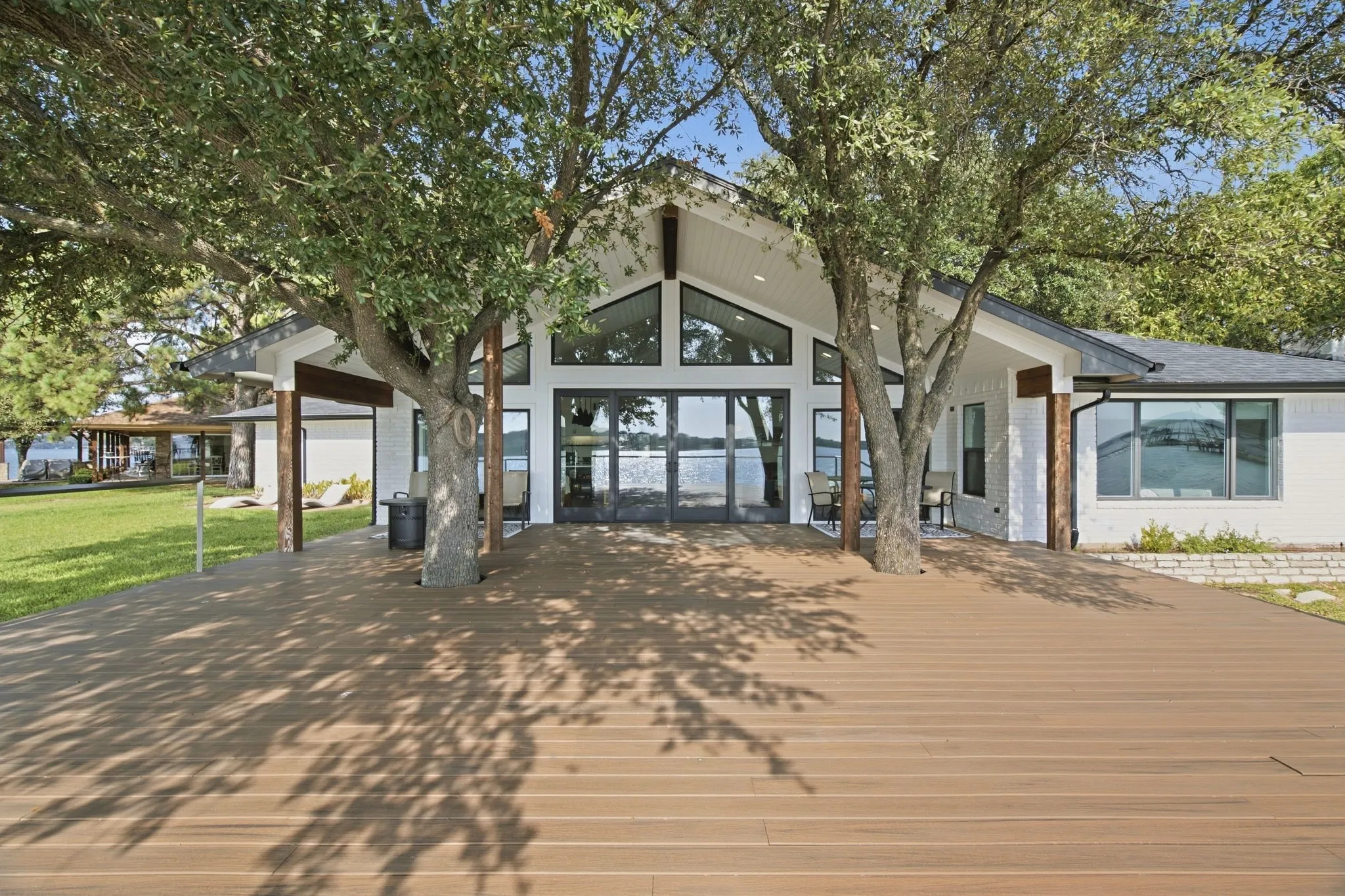 Single Family Residence For Sale in Hood County , 4210 Bar Harbor Court, Granbury, Texas 76049, 3 Bedroom, 2 Bathroom, 2 Garage spaces, 2,028 Sqft, built in 1988, mls#21381739, Real Estate Agent in Granbury, Homes For Sale in Hood county, Homes For Sale in Granbury, Realtor in Granbury Texas, Real Estate Brokerage Independent Realty Texas, Luminita Cordes Realtor