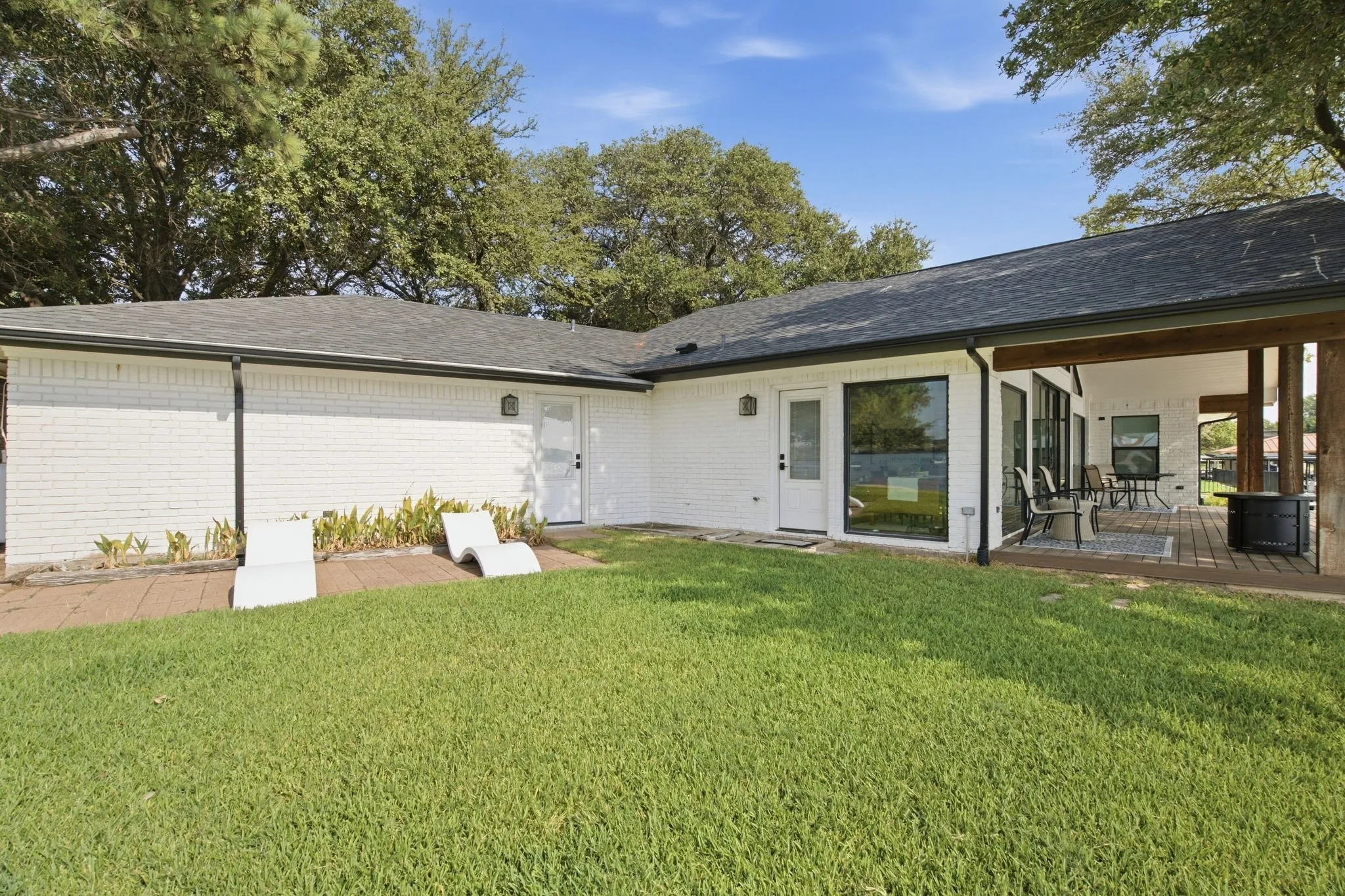 Single Family Residence For Sale in Hood County , 4210 Bar Harbor Court, Granbury, Texas 76049, 3 Bedroom, 2 Bathroom, 2 Garage spaces, 2,028 Sqft, built in 1988, mls#21381739, Real Estate Agent in Granbury, Homes For Sale in Hood county, Homes For Sale in Granbury, Realtor in Granbury Texas, Real Estate Brokerage Independent Realty Texas, Luminita Cordes Realtor