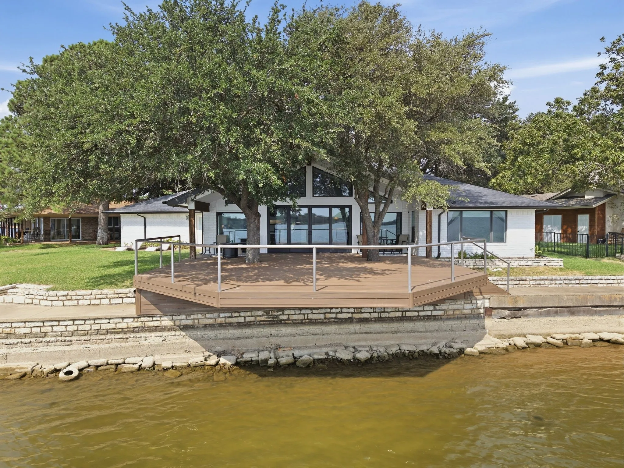 Single Family Residence For Sale in Hood County , 4210 Bar Harbor Court, Granbury, Texas 76049, 3 Bedroom, 2 Bathroom, 2 Garage spaces, 2,028 Sqft, built in 1988, mls#21381739, Real Estate Agent in Granbury, Homes For Sale in Hood county, Homes For Sale in Granbury, Realtor in Granbury Texas, Real Estate Brokerage Independent Realty Texas, Luminita Cordes Realtor