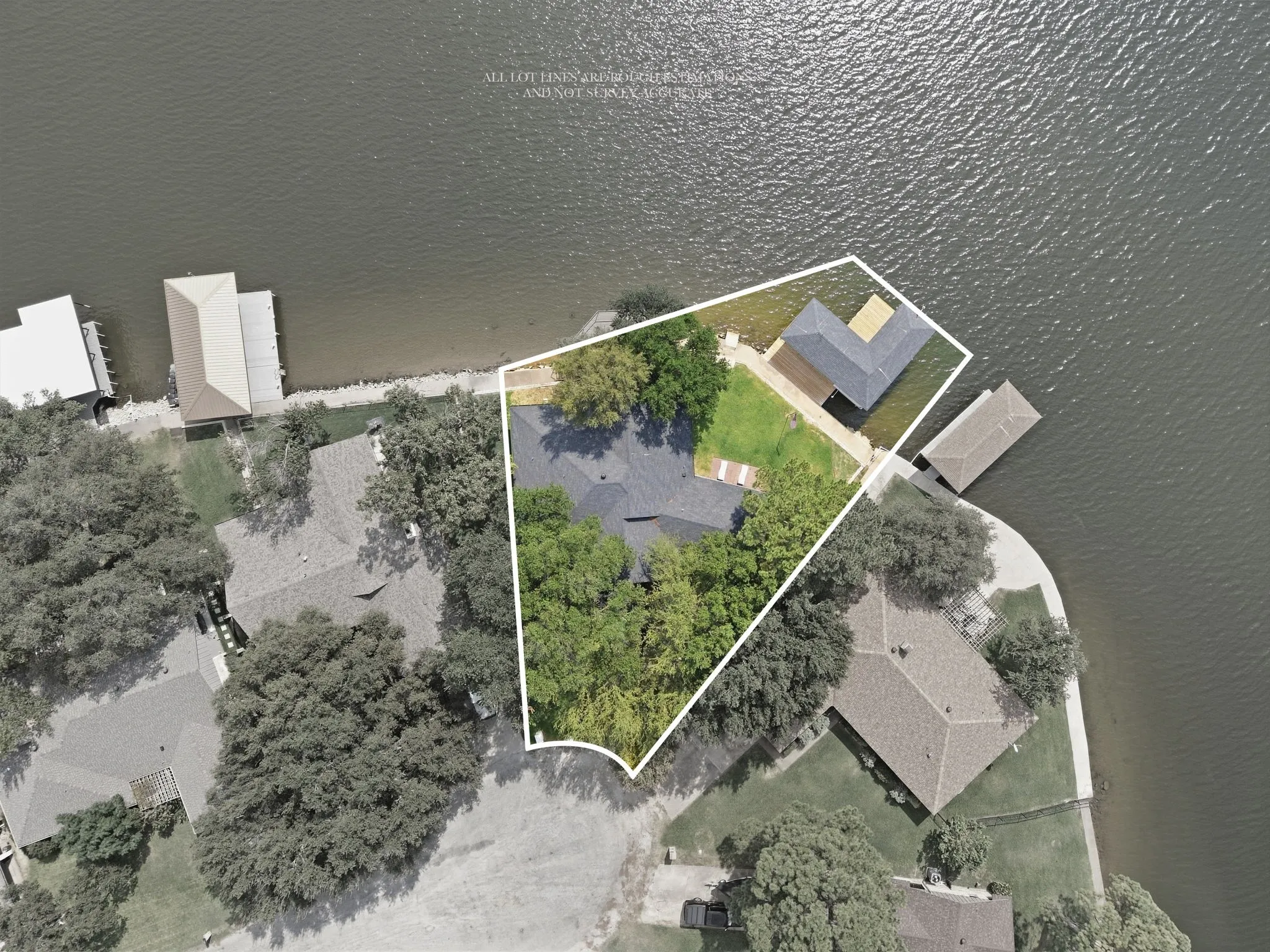 Single Family Residence For Sale in Hood County , 4210 Bar Harbor Court, Granbury, Texas 76049, 3 Bedroom, 2 Bathroom, 2 Garage spaces, 2,028 Sqft, built in 1988, mls#21381739, Real Estate Agent in Granbury, Homes For Sale in Hood county, Homes For Sale in Granbury, Realtor in Granbury Texas, Real Estate Brokerage Independent Realty Texas, Luminita Cordes Realtor