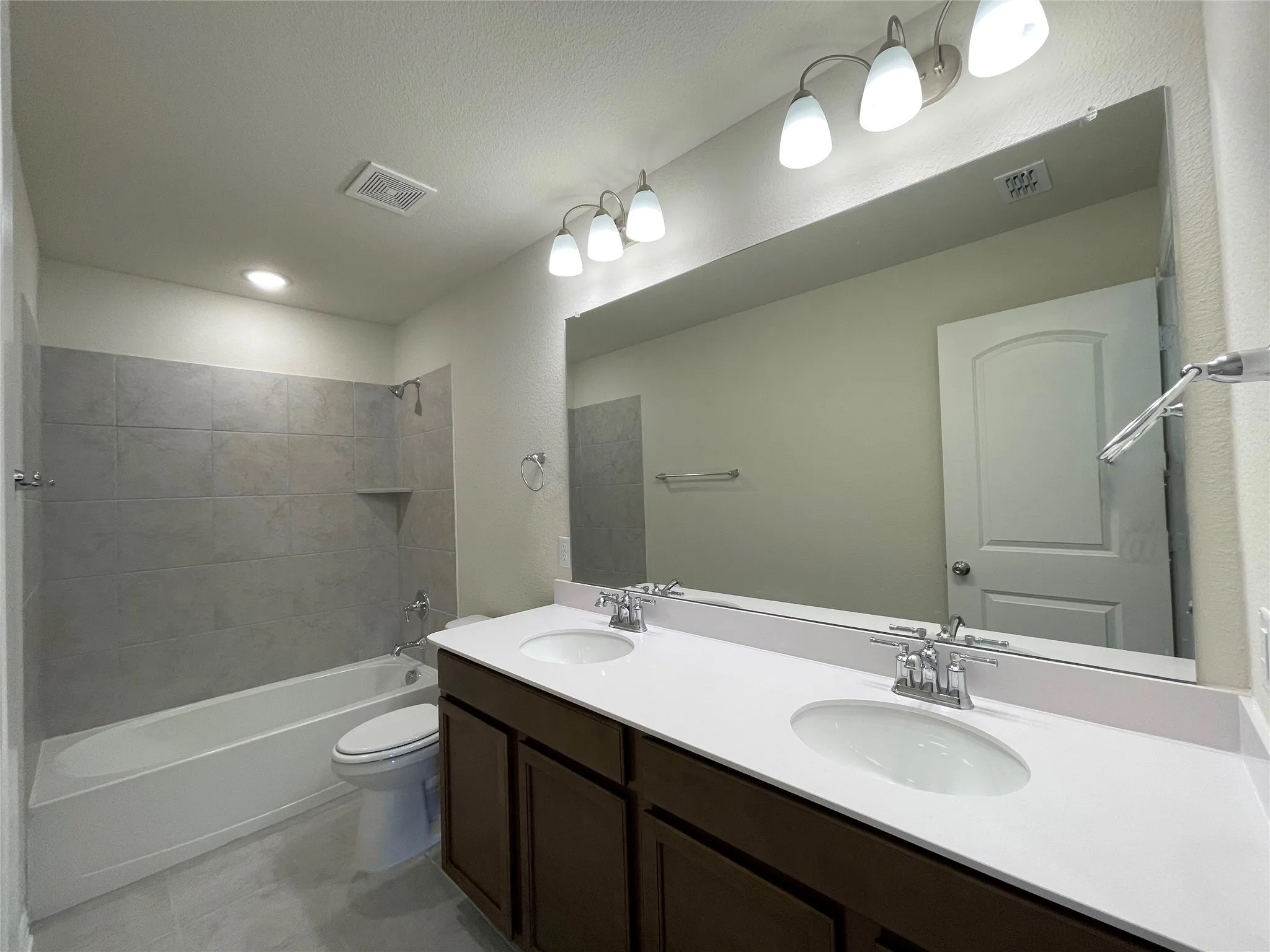 Bathroom 3 (upstairs)