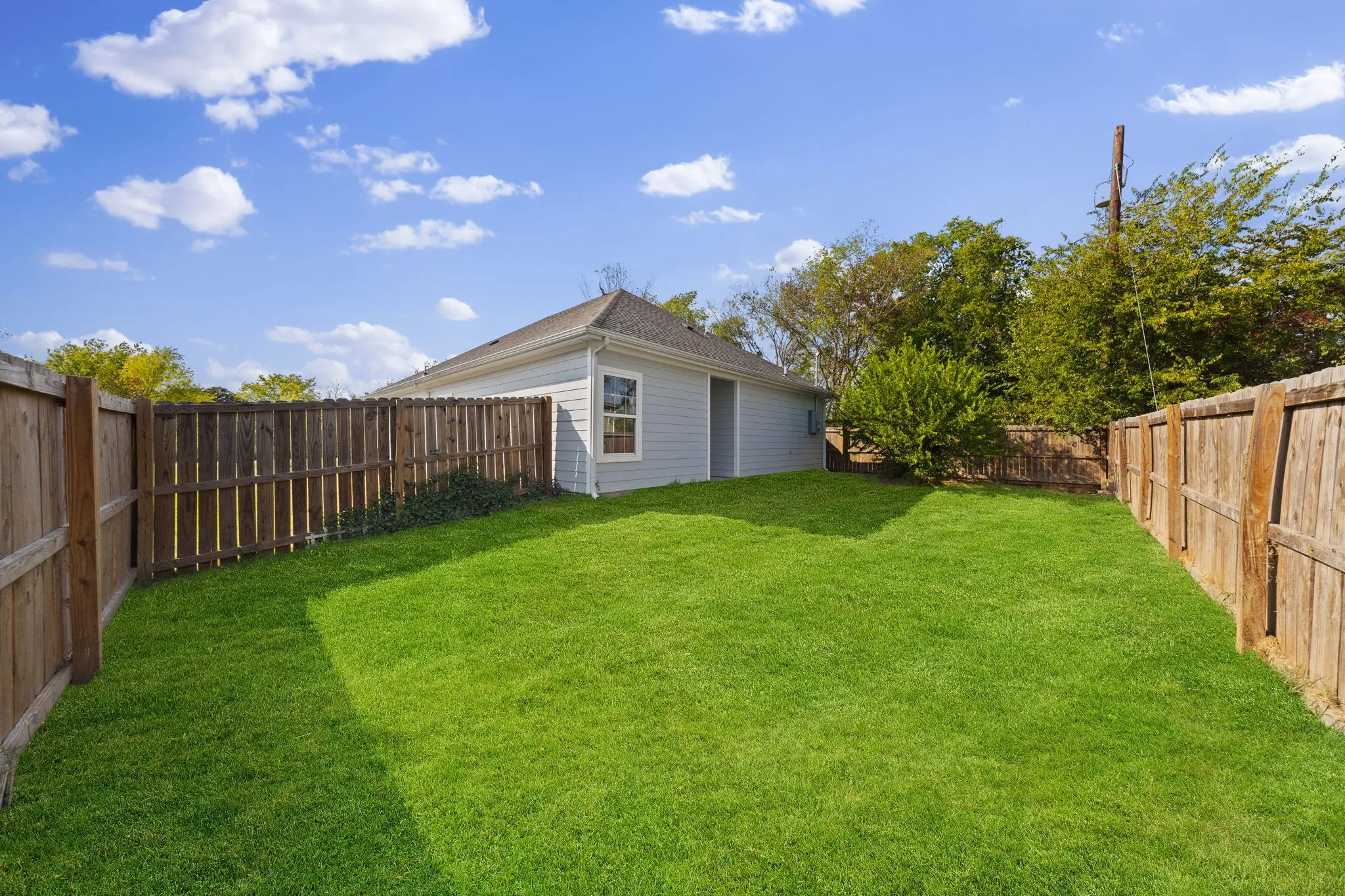 Single Family Residence For Sale in Henderson County , 100 Browning Circle, Gun Barrel City, Texas 75156, 3 Bedroom, 2 Bathroom, 1 Garage spaces, 1,300 Sqft, built in 2022, mls#21395493, Real Estate Agent in Gun Barrel City, Homes For Sale in Henderson county, Homes For Sale in Gun Barrel City, Realtor in Gun Barrel City Texas, Real Estate Brokerage Independent Realty Texas, Luminita Cordes Realtor