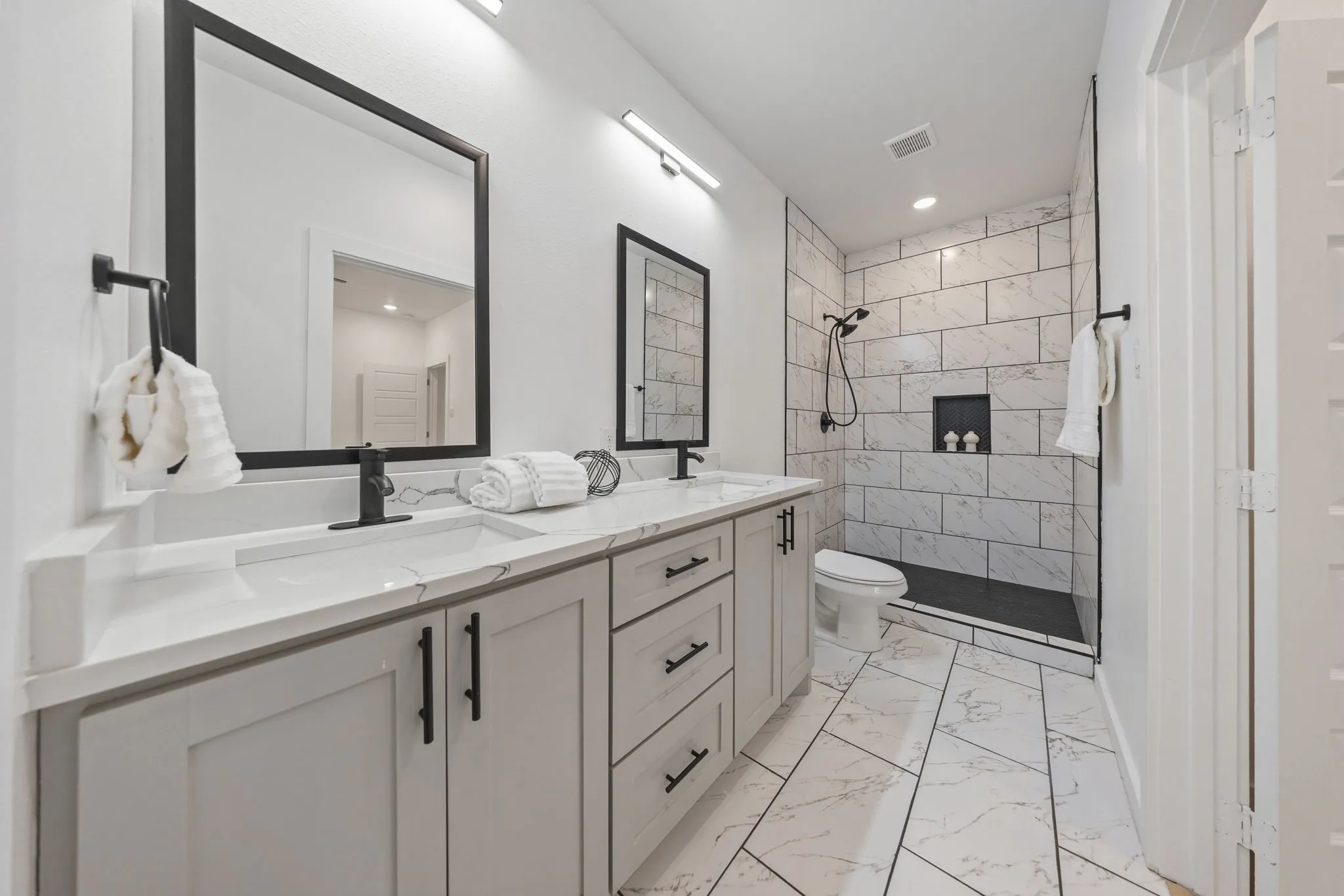 Single Family Residence For Sale in Henderson County , 100 Browning Circle, Gun Barrel City, Texas 75156, 3 Bedroom, 2 Bathroom, 1 Garage spaces, 1,300 Sqft, built in 2022, mls#21395493, Real Estate Agent in Gun Barrel City, Homes For Sale in Henderson county, Homes For Sale in Gun Barrel City, Realtor in Gun Barrel City Texas, Real Estate Brokerage Independent Realty Texas, Luminita Cordes Realtor