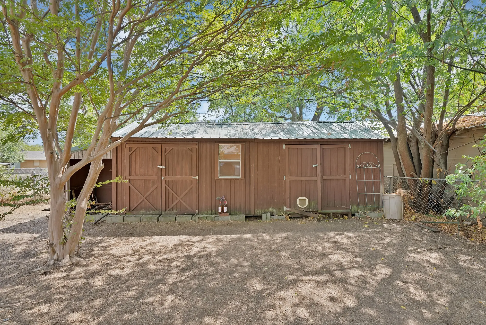 Single Family Residence For Rent in Johnson County , 811 Phillips Street, Cleburne, Texas 76033, 3 Bedroom, 1 Bathroom, Garage spaces, 1,188 Sqft, built in 1960, mls#21394236, Real Estate Agent in Cleburne, Homes For Rent in Johnson county, Homes For Rent in Cleburne, Realtor in Cleburne Texas, Real Estate Brokerage Independent Realty Texas, Luminita Cordes Realtor