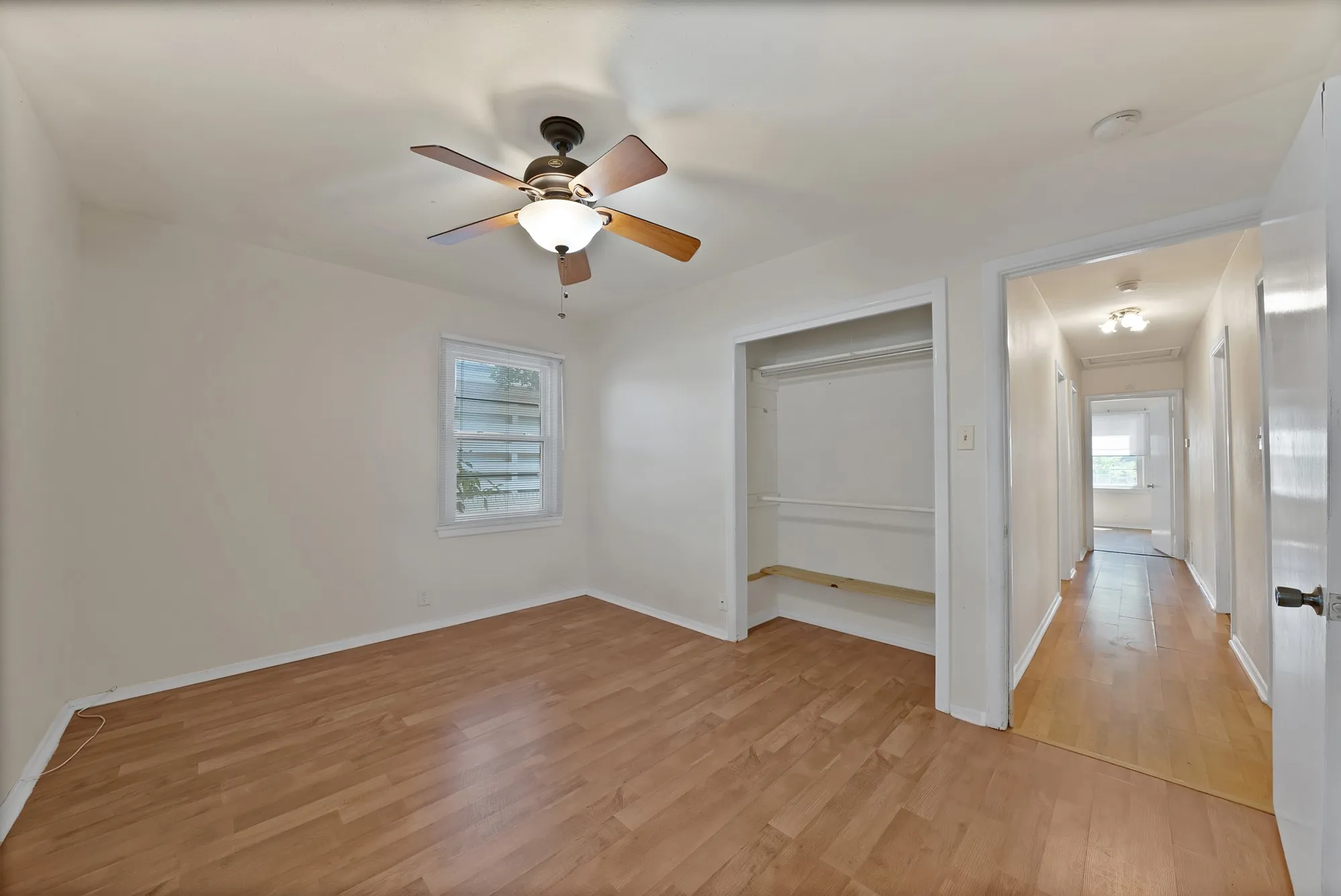 Single Family Residence For Rent in Johnson County , 811 Phillips Street, Cleburne, Texas 76033, 3 Bedroom, 1 Bathroom, Garage spaces, 1,188 Sqft, built in 1960, mls#21394236, Real Estate Agent in Cleburne, Homes For Rent in Johnson county, Homes For Rent in Cleburne, Realtor in Cleburne Texas, Real Estate Brokerage Independent Realty Texas, Luminita Cordes Realtor