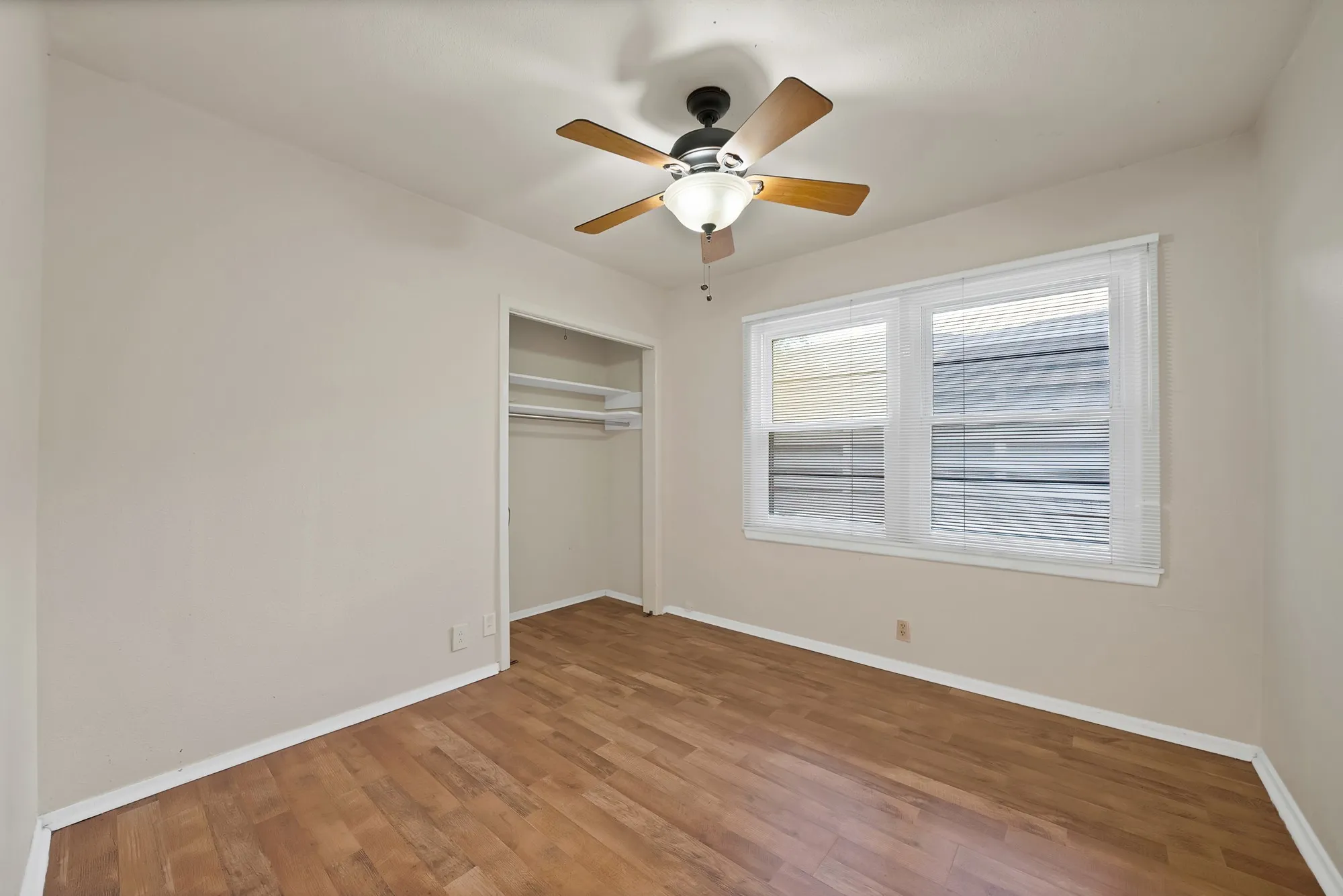 Single Family Residence For Rent in Johnson County , 811 Phillips Street, Cleburne, Texas 76033, 3 Bedroom, 1 Bathroom, Garage spaces, 1,188 Sqft, built in 1960, mls#21394236, Real Estate Agent in Cleburne, Homes For Rent in Johnson county, Homes For Rent in Cleburne, Realtor in Cleburne Texas, Real Estate Brokerage Independent Realty Texas, Luminita Cordes Realtor