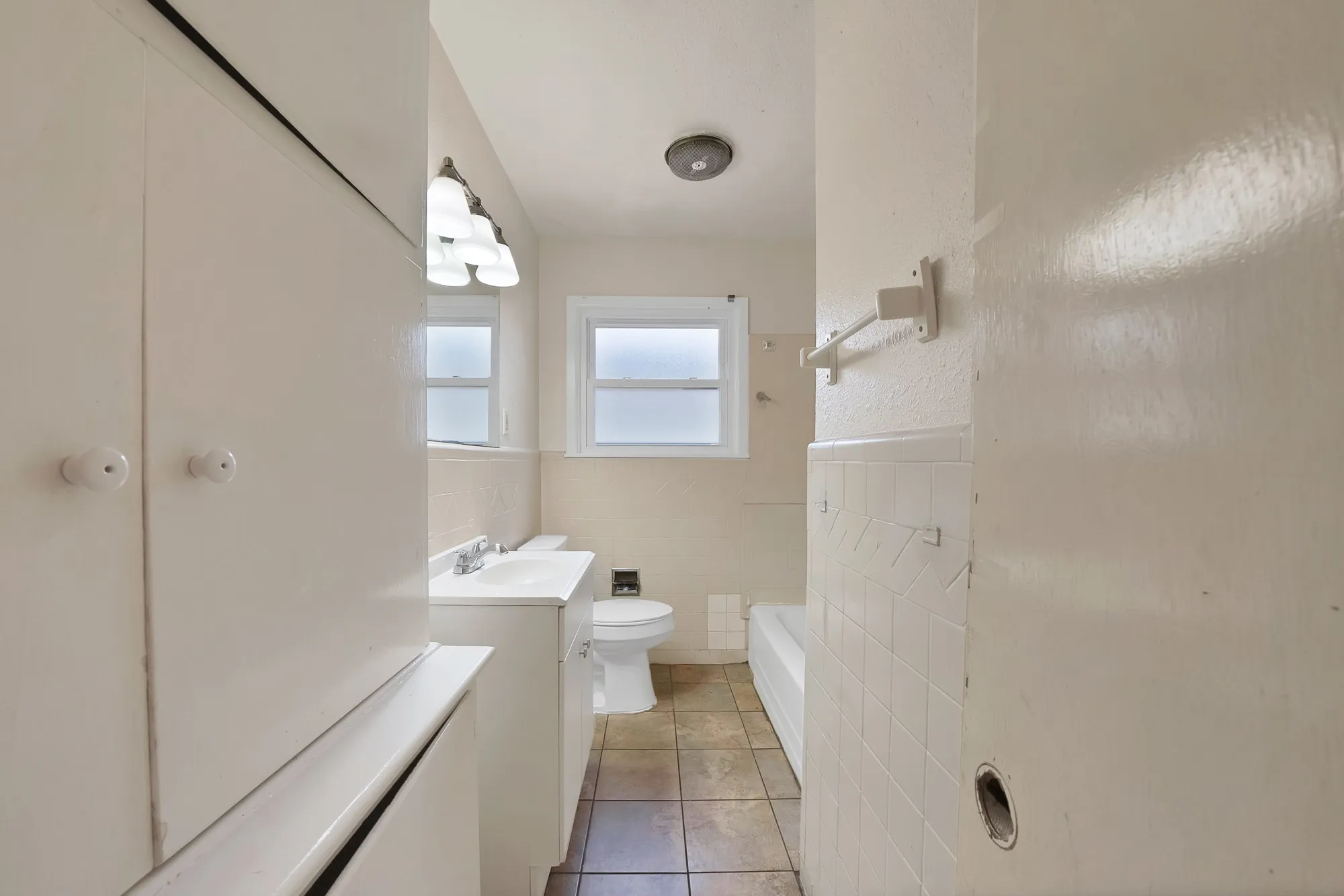 Single Family Residence For Rent in Johnson County , 811 Phillips Street, Cleburne, Texas 76033, 3 Bedroom, 1 Bathroom, Garage spaces, 1,188 Sqft, built in 1960, mls#21394236, Real Estate Agent in Cleburne, Homes For Rent in Johnson county, Homes For Rent in Cleburne, Realtor in Cleburne Texas, Real Estate Brokerage Independent Realty Texas, Luminita Cordes Realtor