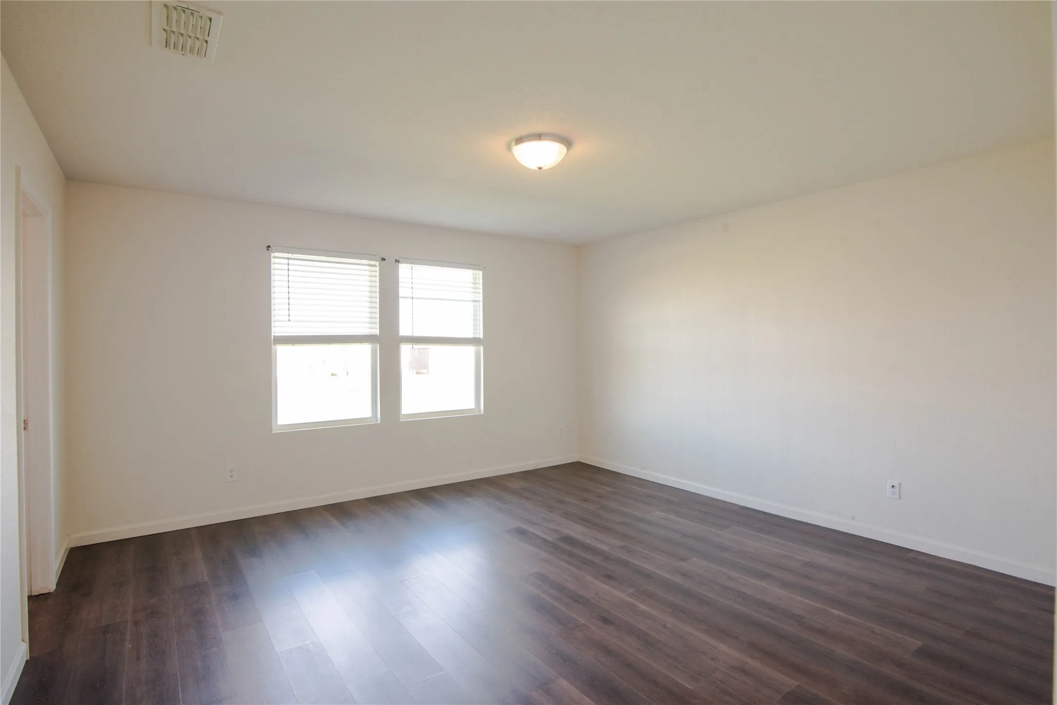 Single Family Residence For Rent in Kaufman County , 6427 Bishop Drive, Forney, Texas 75126, 5 Bedroom, 2 Bathroom, 2 Garage spaces, 2,590 Sqft, built in 2021, mls#21396722, Real Estate Agent in Forney, Homes For Rent in Kaufman county, Homes For Rent in Forney, Realtor in Forney Texas, Real Estate Brokerage Independent Realty Texas, Luminita Cordes Realtor