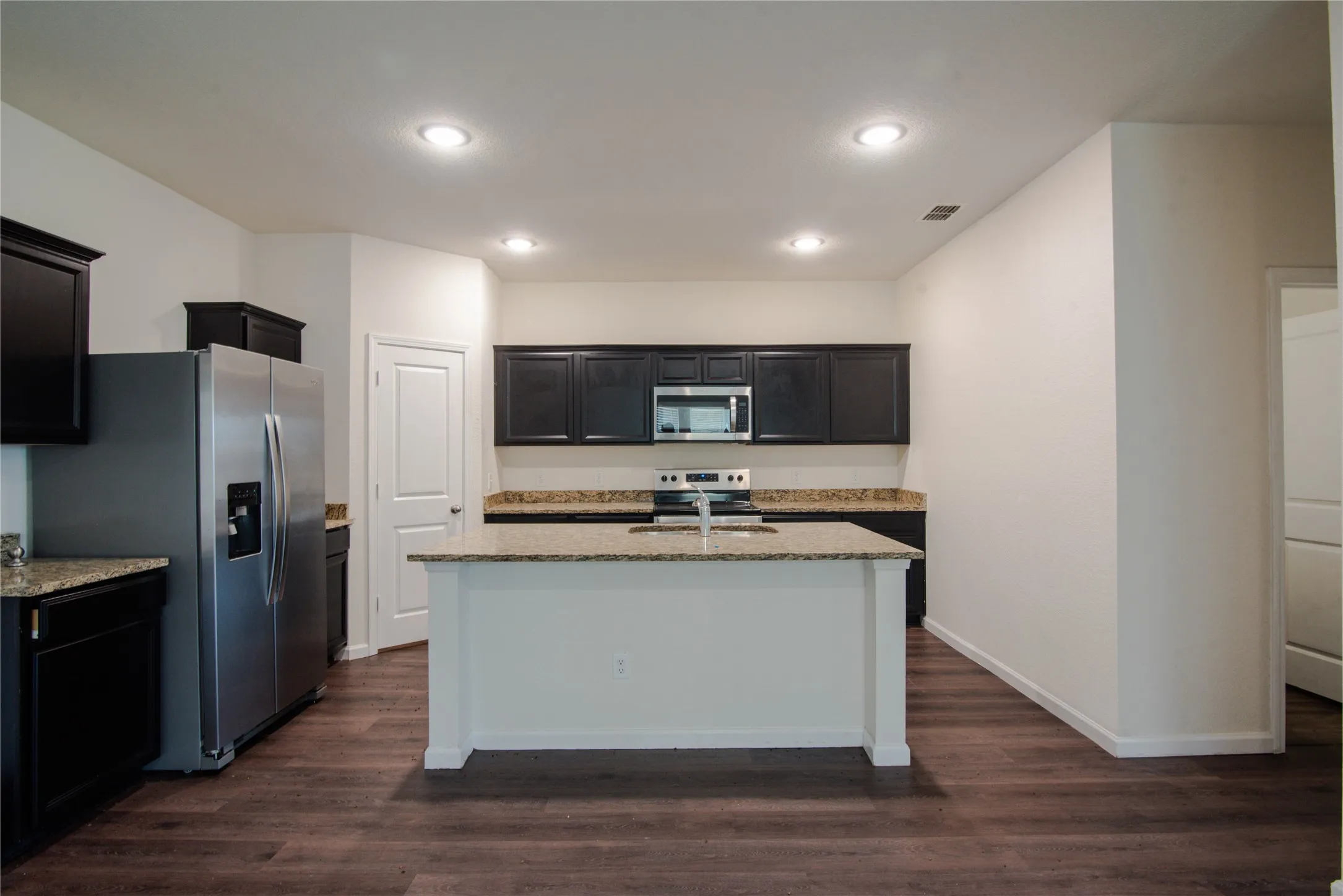Single Family Residence For Rent in Kaufman County , 6427 Bishop Drive, Forney, Texas 75126, 5 Bedroom, 2 Bathroom, 2 Garage spaces, 2,590 Sqft, built in 2021, mls#21396722, Real Estate Agent in Forney, Homes For Rent in Kaufman county, Homes For Rent in Forney, Realtor in Forney Texas, Real Estate Brokerage Independent Realty Texas, Luminita Cordes Realtor